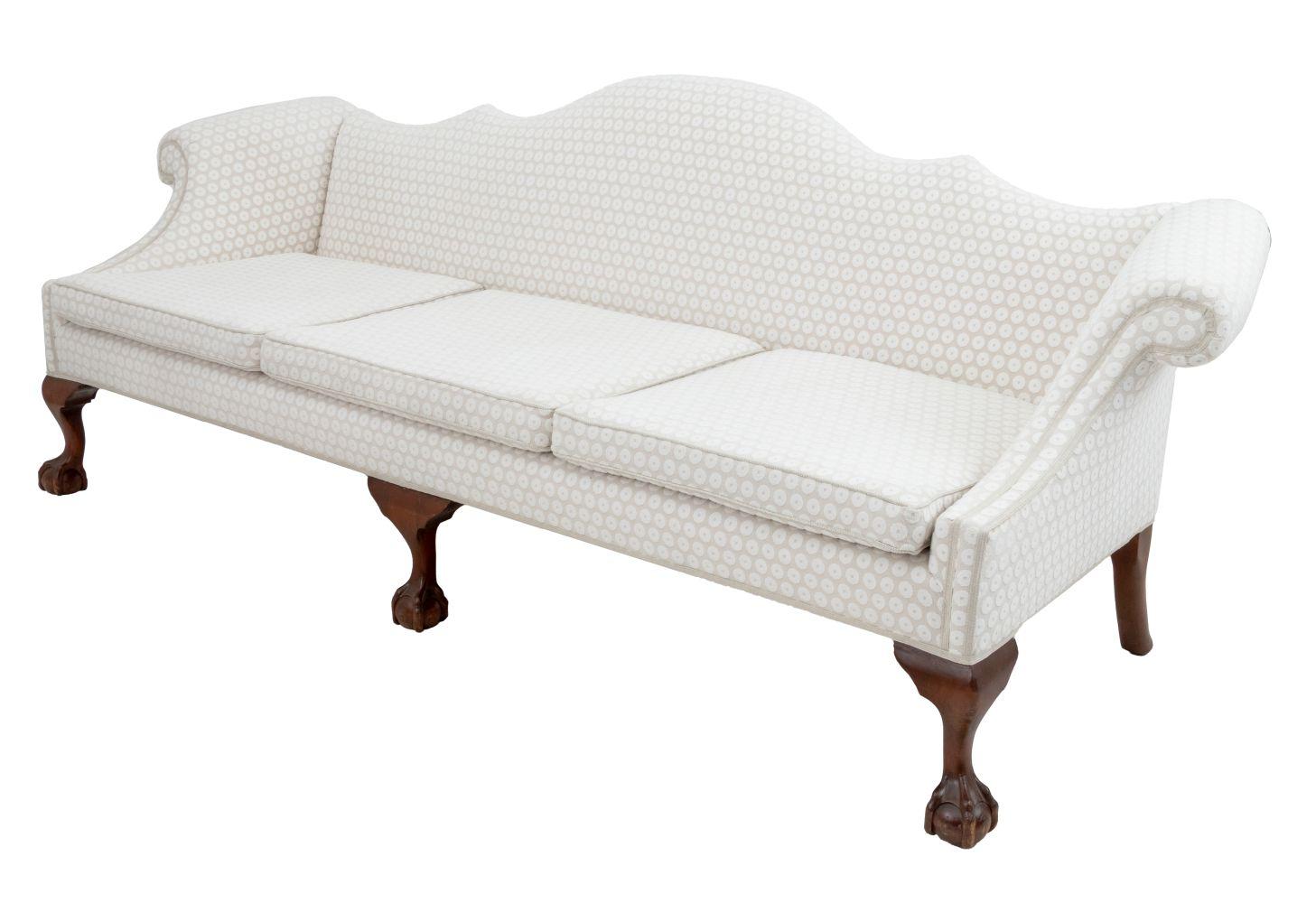 Großes Mahagoni-Sofa im Chippendale-Stil im Angebot 1