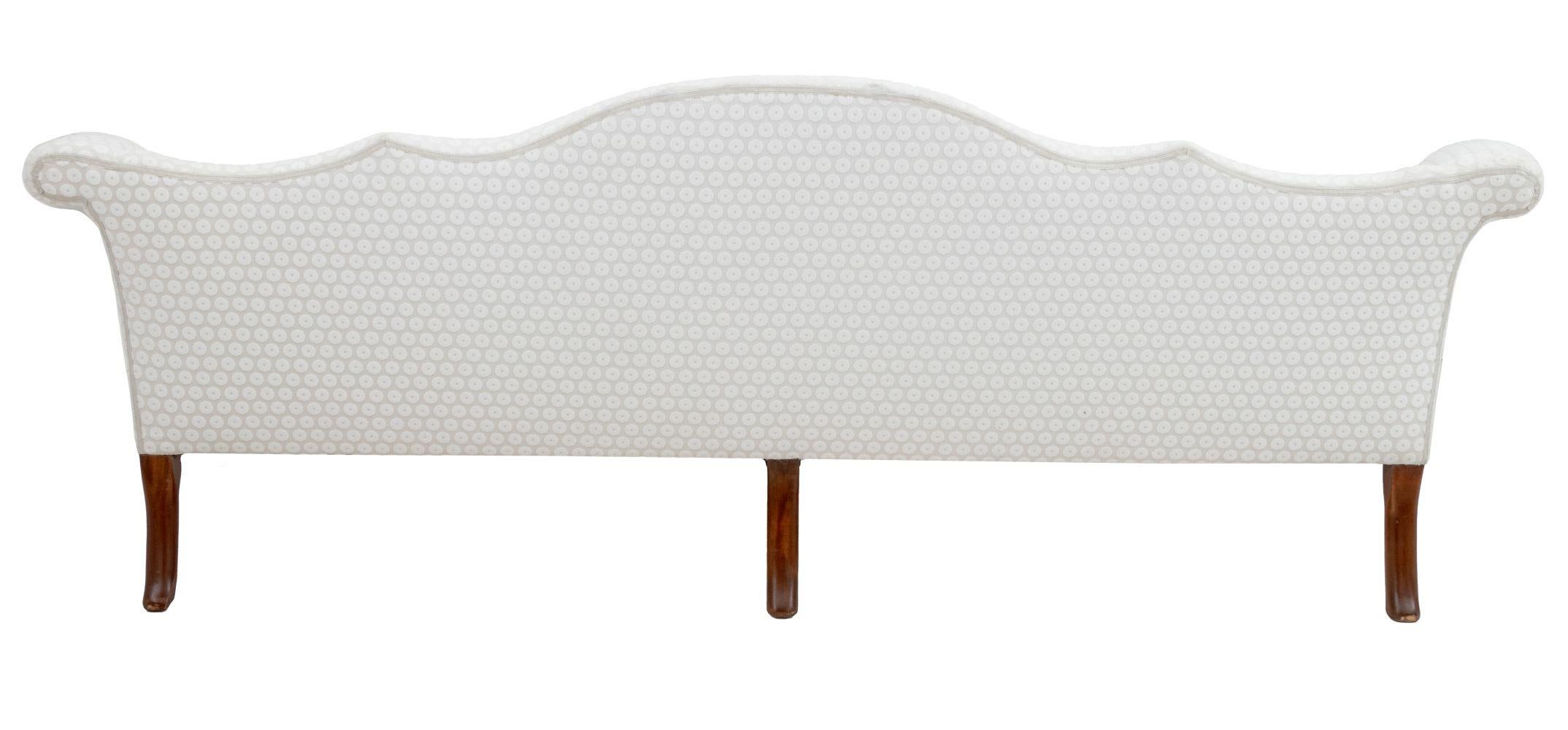 Großes Mahagoni-Sofa im Chippendale-Stil im Angebot 3