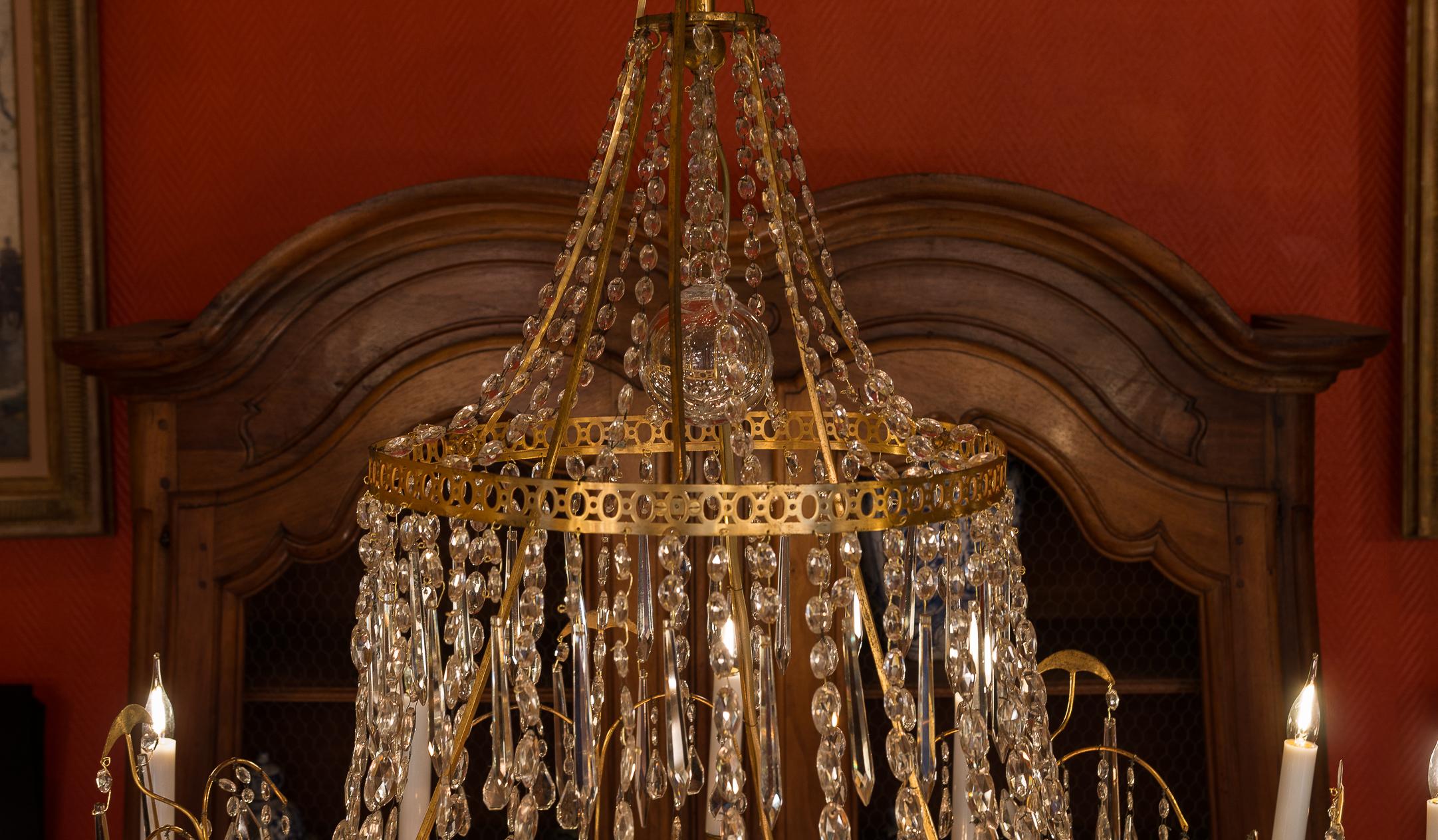 Large Chiseled Gilt Bronze and Cut Crystal Chandelier, Early 19th Century In Good Condition In Saint Ouen, FR