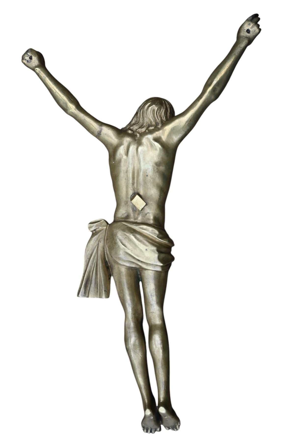 Large Christ In Bronze - Corpus Christi - Crucifix - XVIIth Century In Good Condition In Bilzen, BE
