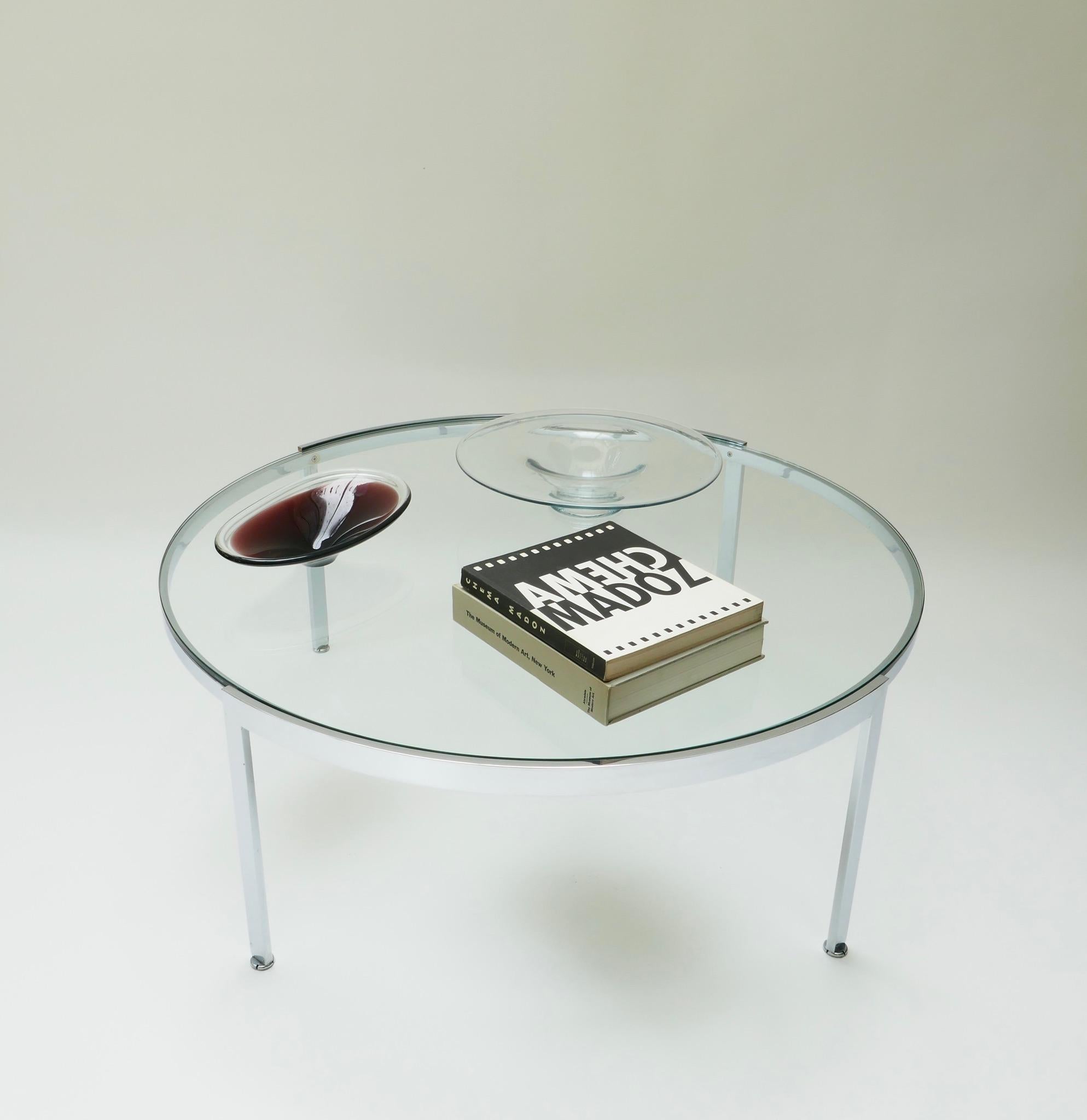 Large Chrome and Glass Round Low Table, Italy, 1970s For Sale 2