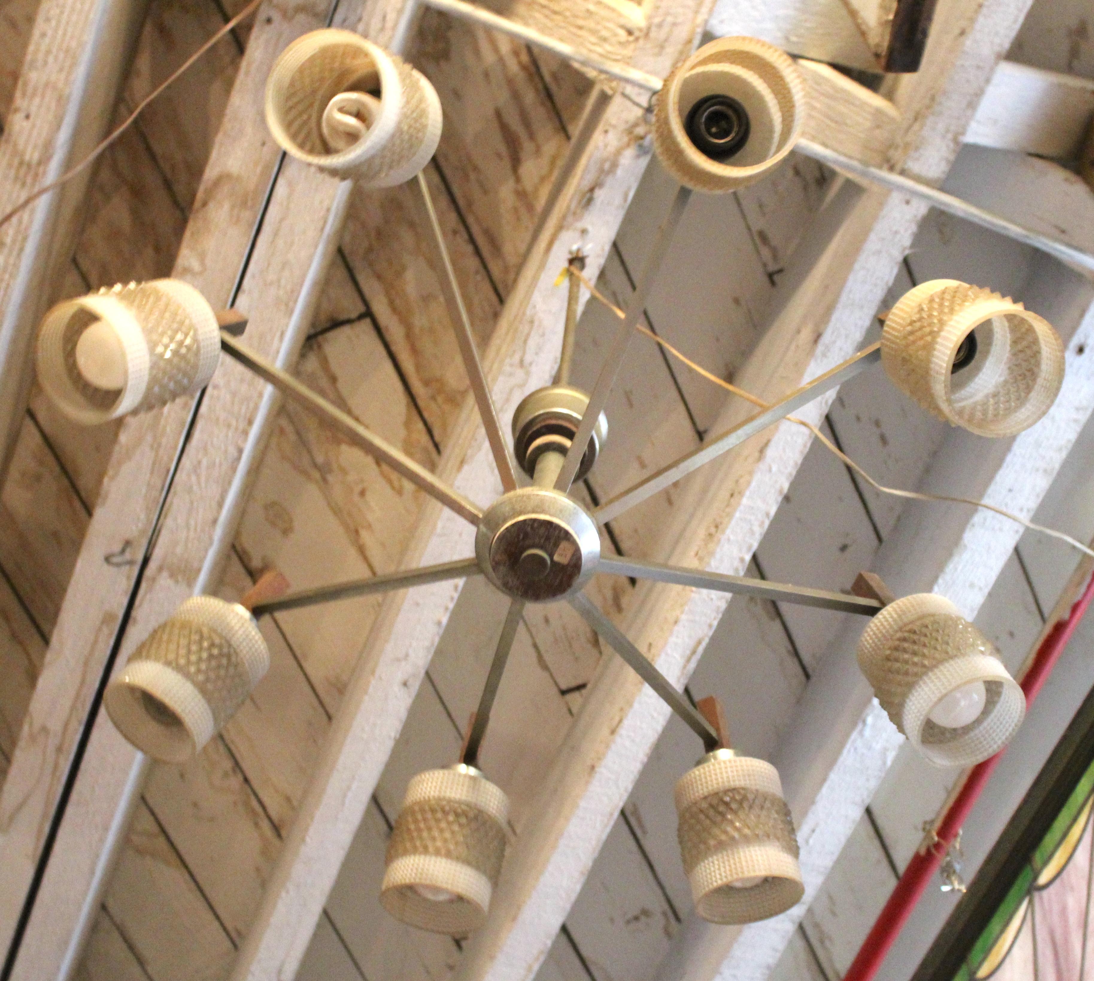 Mid-Century moderno Grande lampadario in cromo e palissandro in vendita