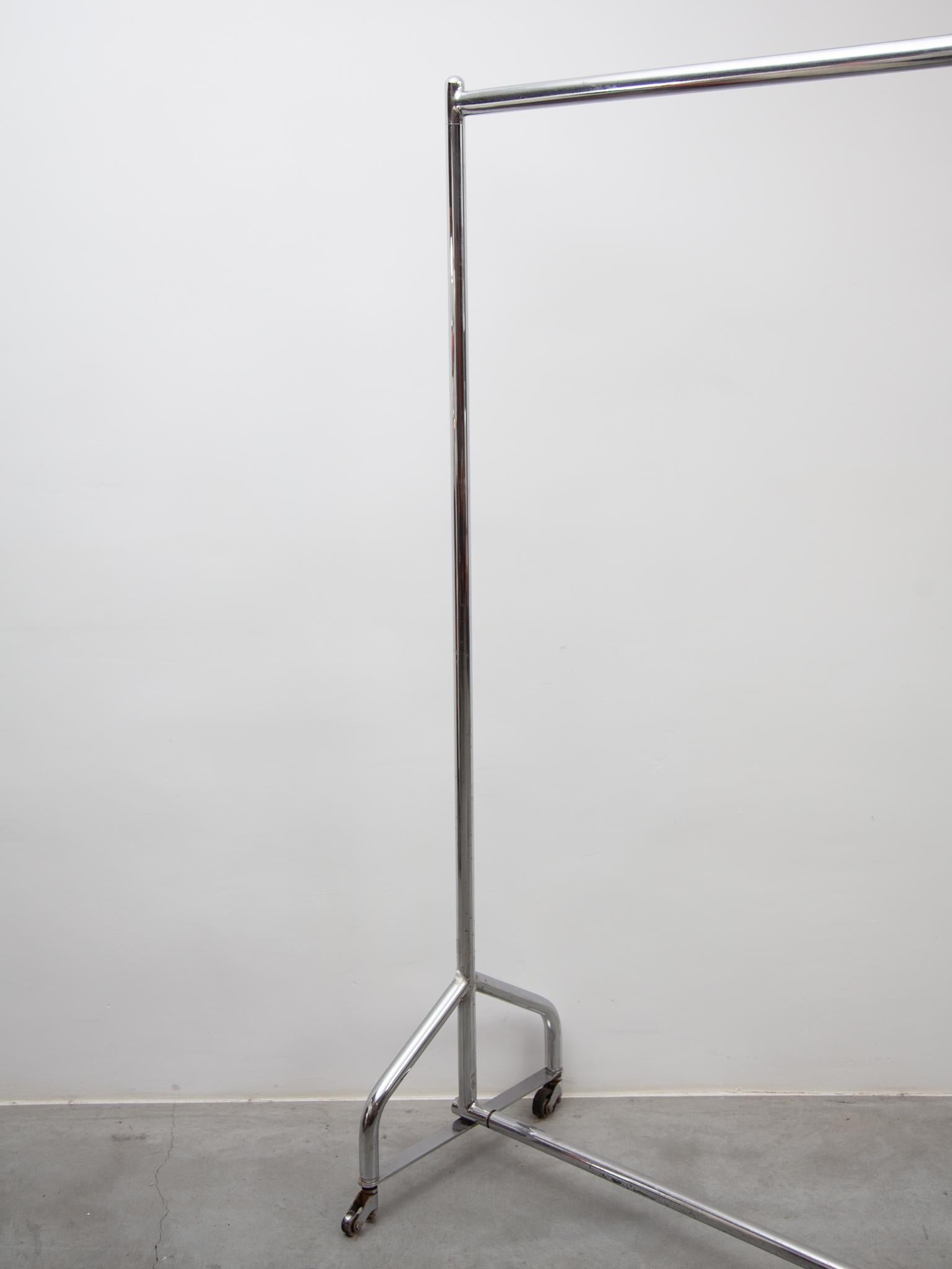 Large Chrome Shop Clothes Rolling Rack, 1930's In Good Condition In Antwerp, BE