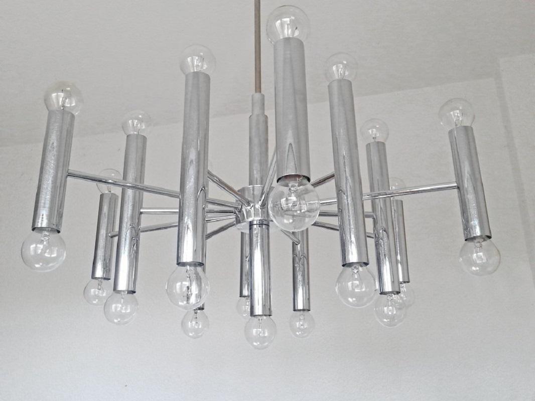 Extra Large stunning chrome Sputnik chandelier manufactured by Cosack, Germany, 1970s.


Diameter: ca. 24 inches / 60 cm
Height : ca. 33.4 inches / 85 cm

High quality and in very good condition. Cleaned, well-wired and ready to use. 

The fixture