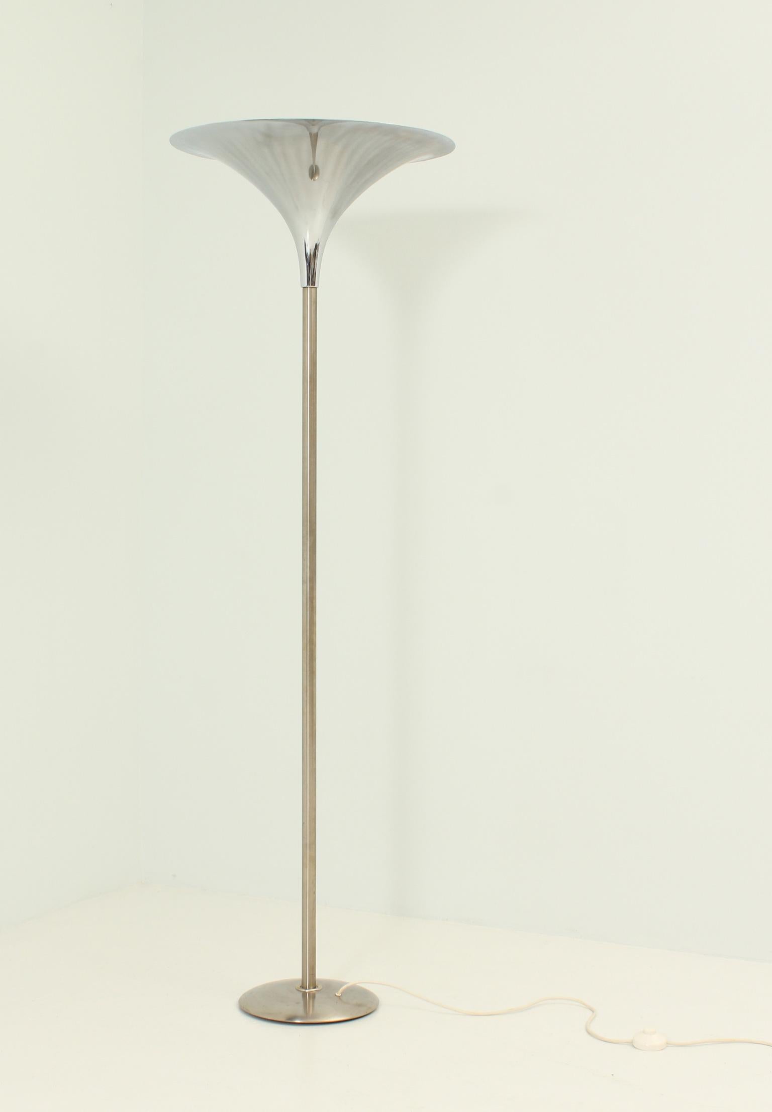 Large floor lamp from 1970's with an art deco touch. Chromed metal and polished steel.