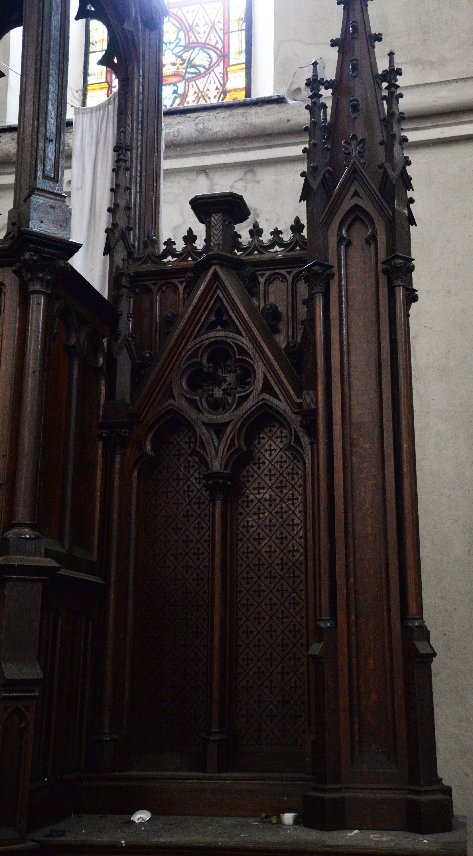 Belgian Large church altar and in Neo-Gothic style, made of oak For Sale