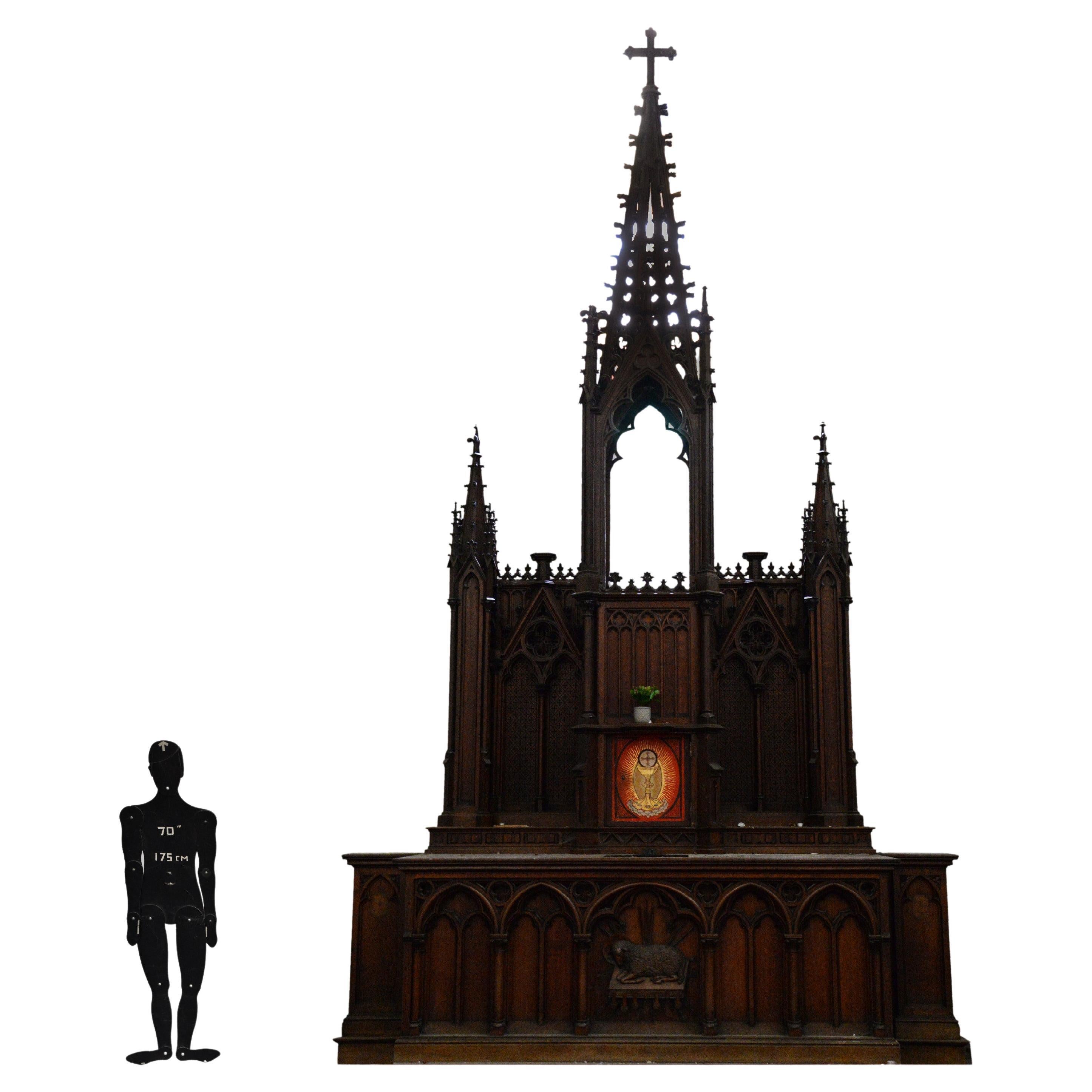 Large church altar and in Neo-Gothic style, made of oak For Sale
