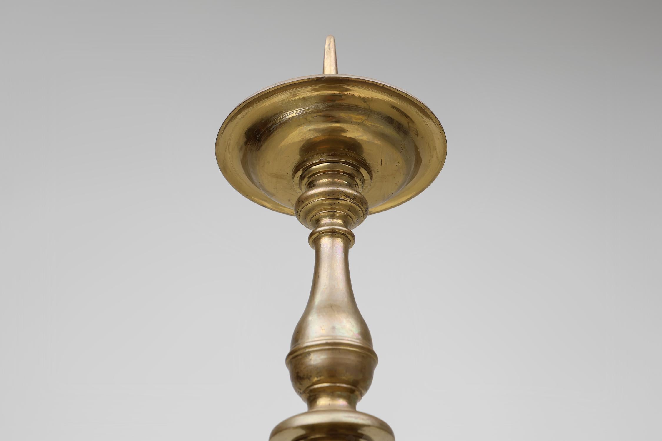 Großer Kirchen-/Altar-Kerzenleuchter aus Bronze, Frankreich um 1900 im Zustand „Gut“ im Angebot in Meulebeke, BE