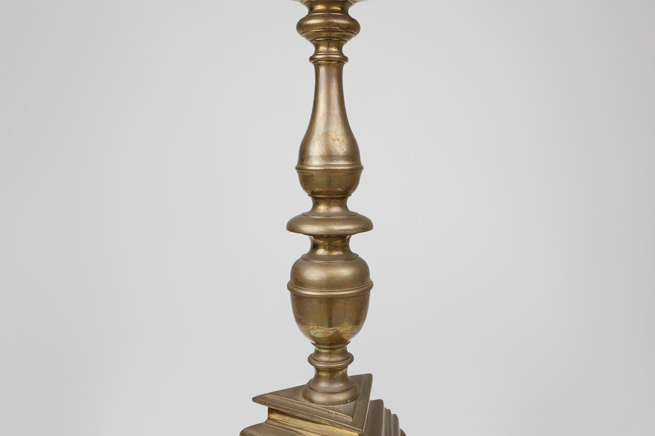Großer Kirchen-/Altar-Kerzenleuchter aus Bronze, Frankreich um 1900 (Frühes 20. Jahrhundert) im Angebot