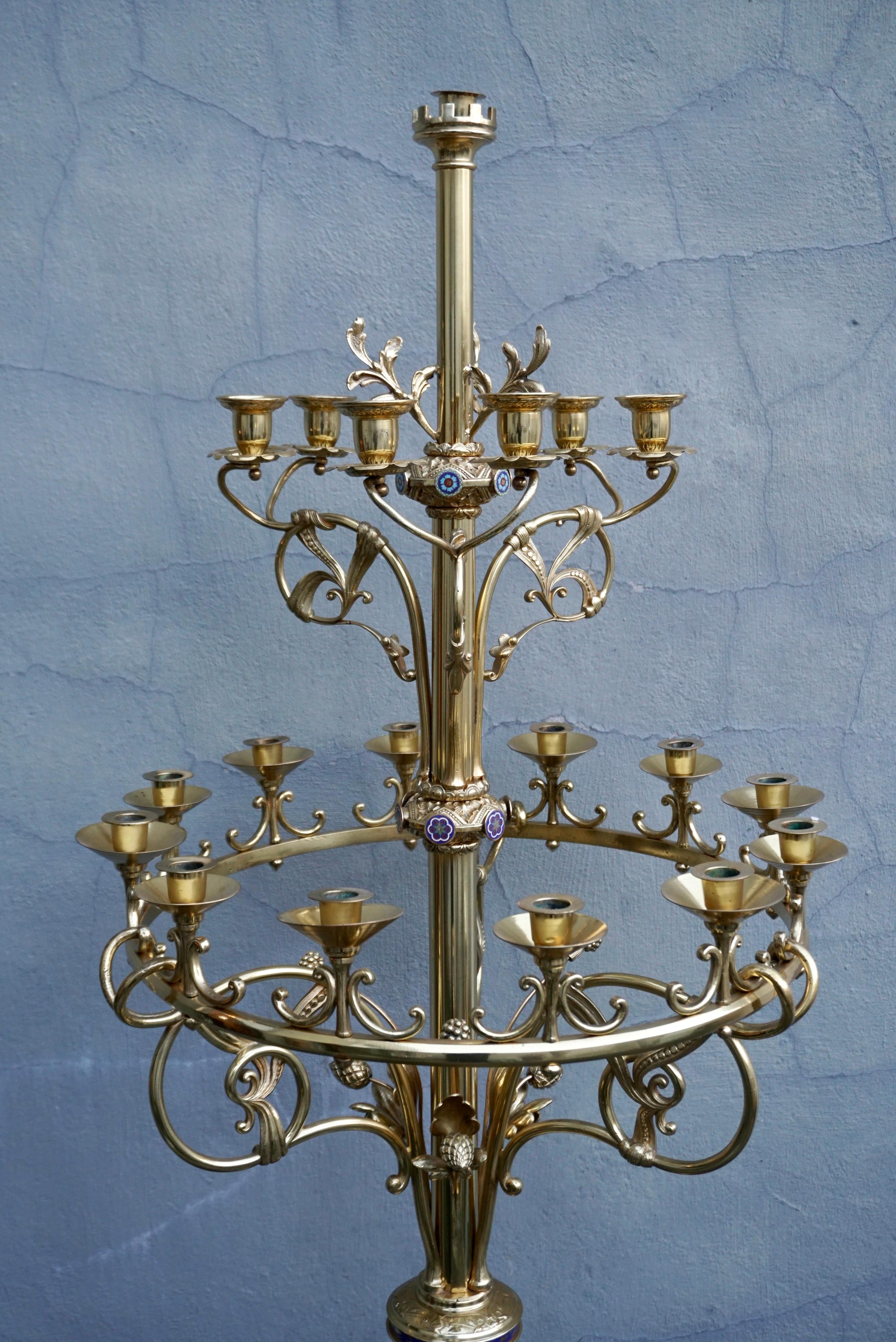 Bronze Grand chandelier d'église ancien pour 19 bougies en vente