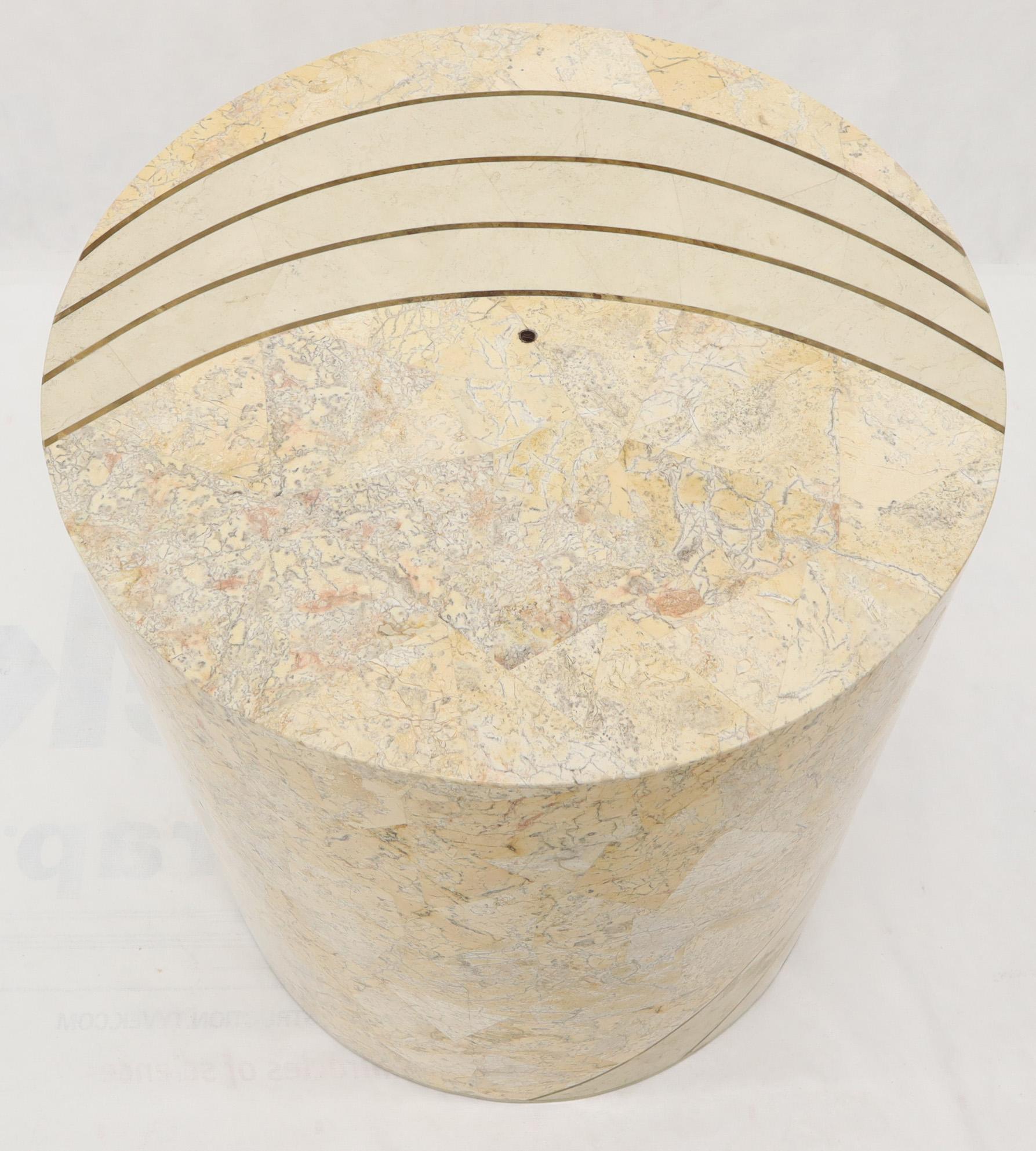 Großer Zylinder Mosaiksteinfurnier Messingintarsie Esstisch Sockel Pedestal (20. Jahrhundert) im Angebot
