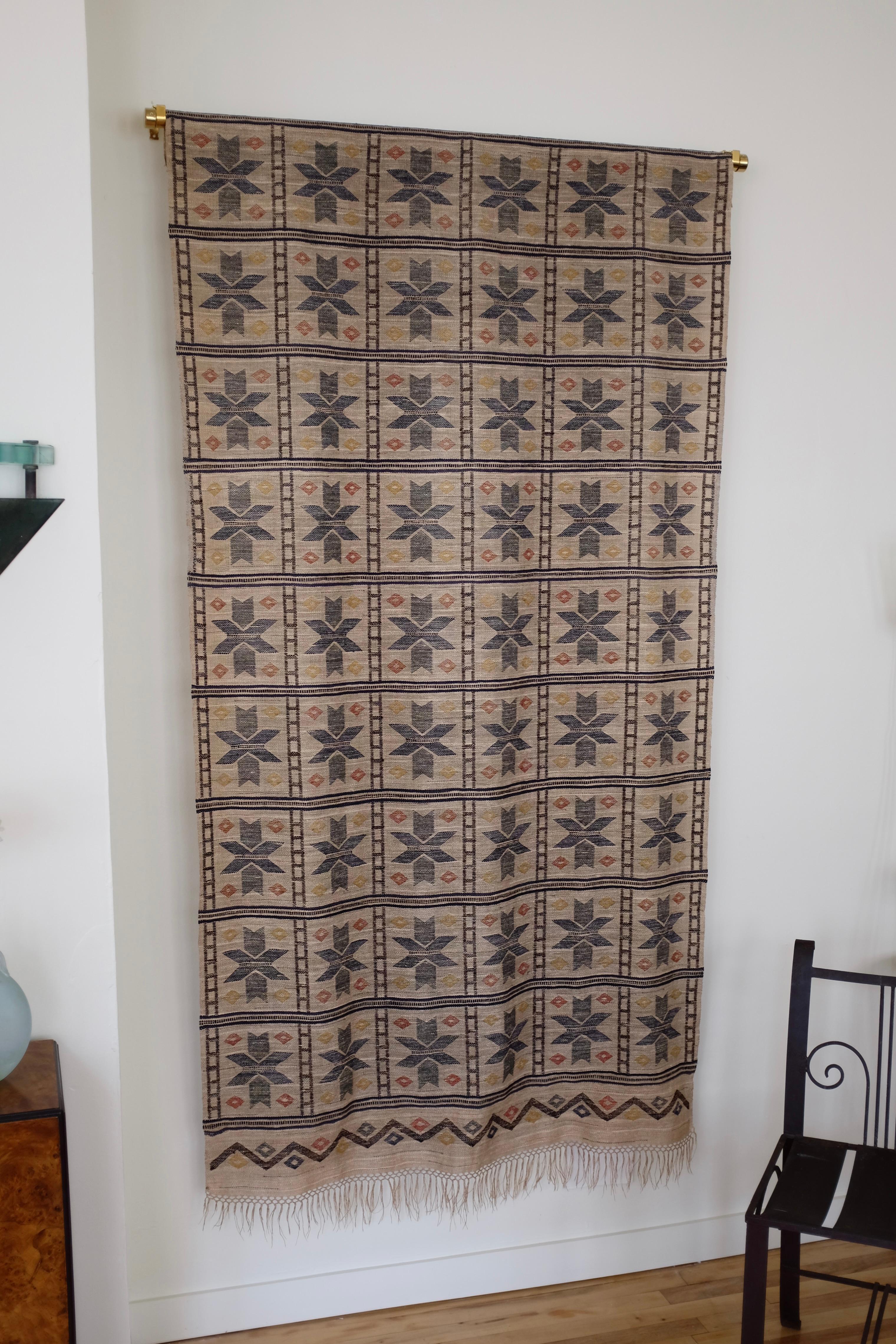 Großer schwedischer Wandteppich aus den CIRCA 1920er Jahren (Leinen) im Angebot