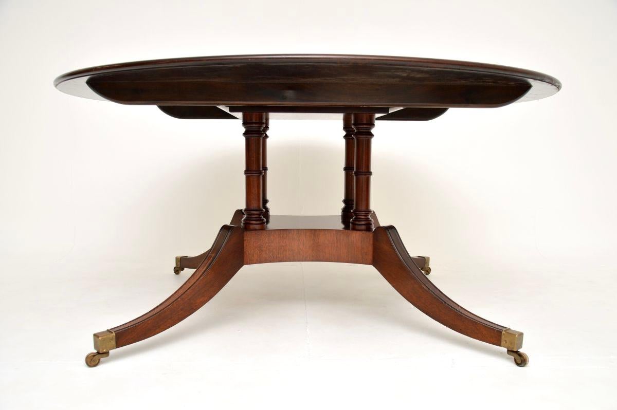 Grande table de salle à manger circulaire en marqueterie ancienne en vente 3