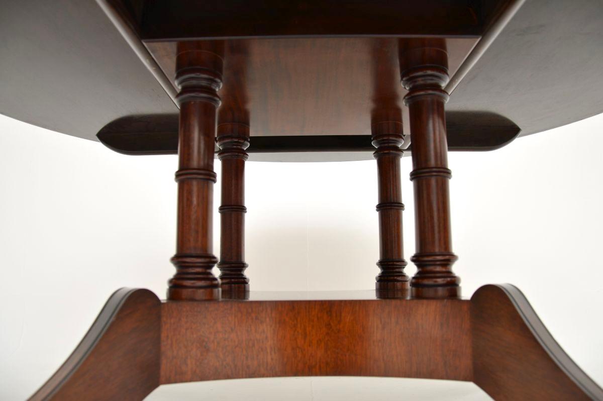 Grande table de salle à manger circulaire en marqueterie ancienne en vente 4