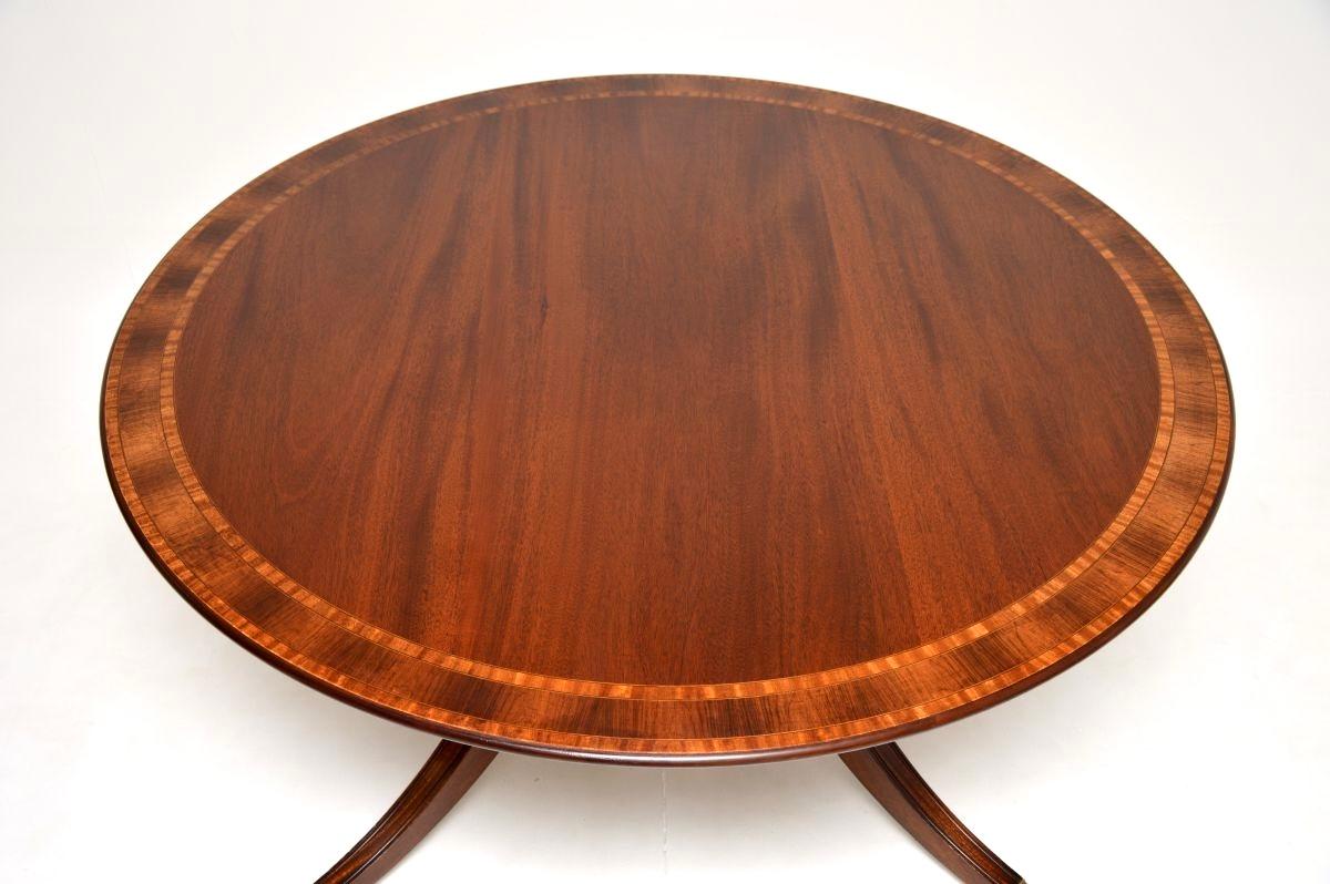 Grande table de salle à manger circulaire en marqueterie ancienne Bon état - En vente à London, GB