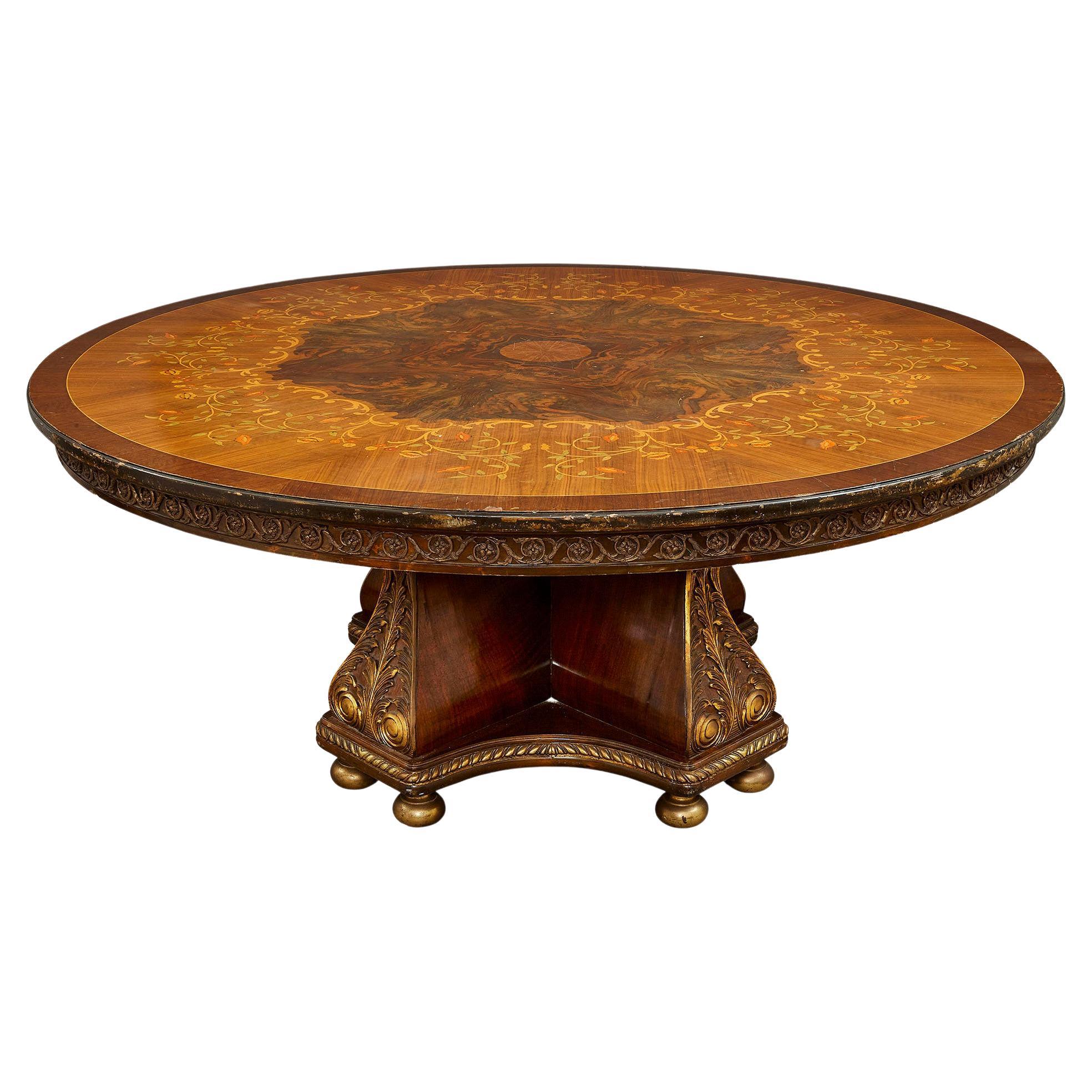 Großer runder Mitteltisch verziert mit vergoldeter Bronze und Intarsien