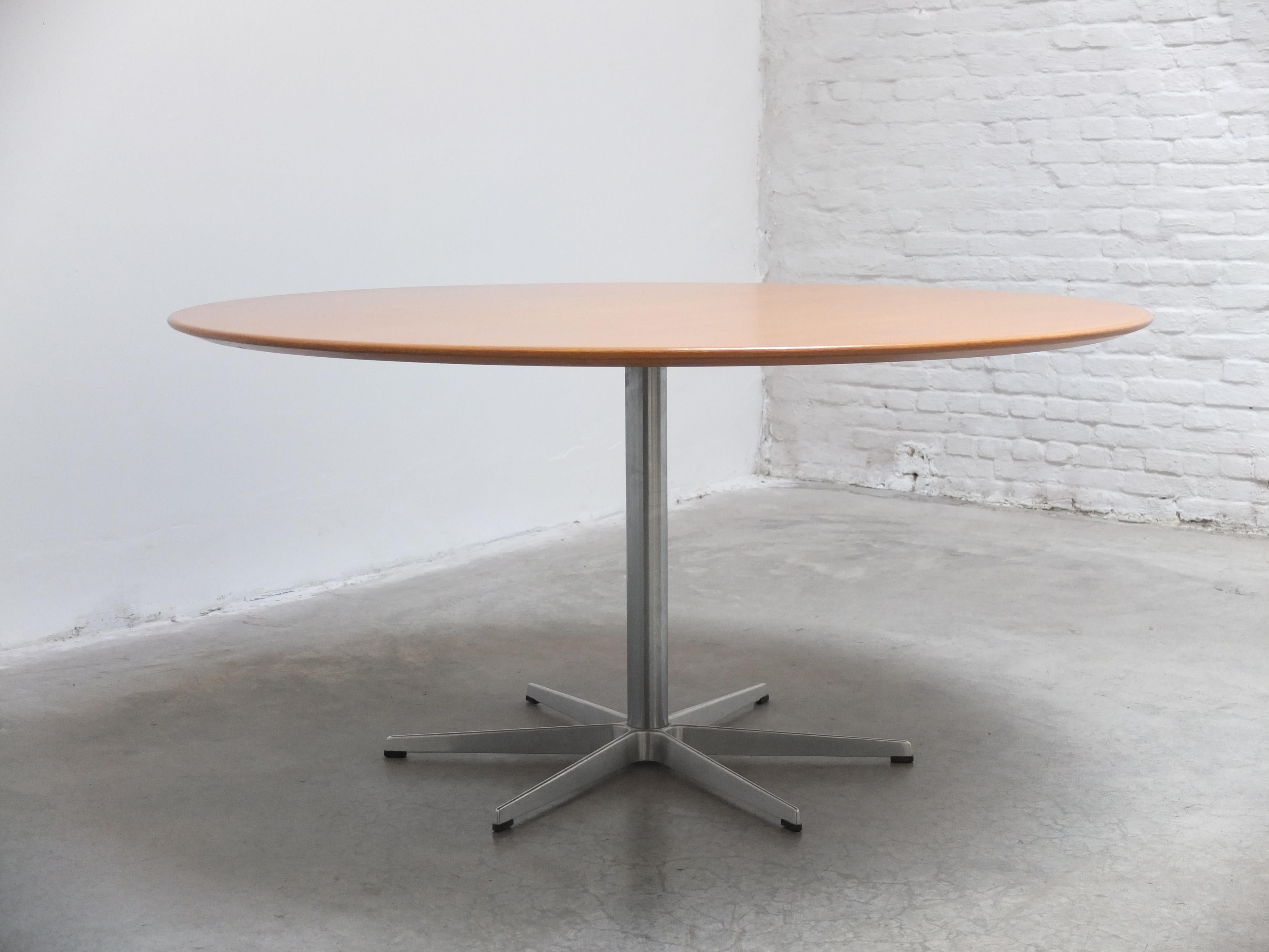 Large 'Circular' Dining Table in Oak by Arne Jacobsen for Fritz Hansen, 1966 en venta 4