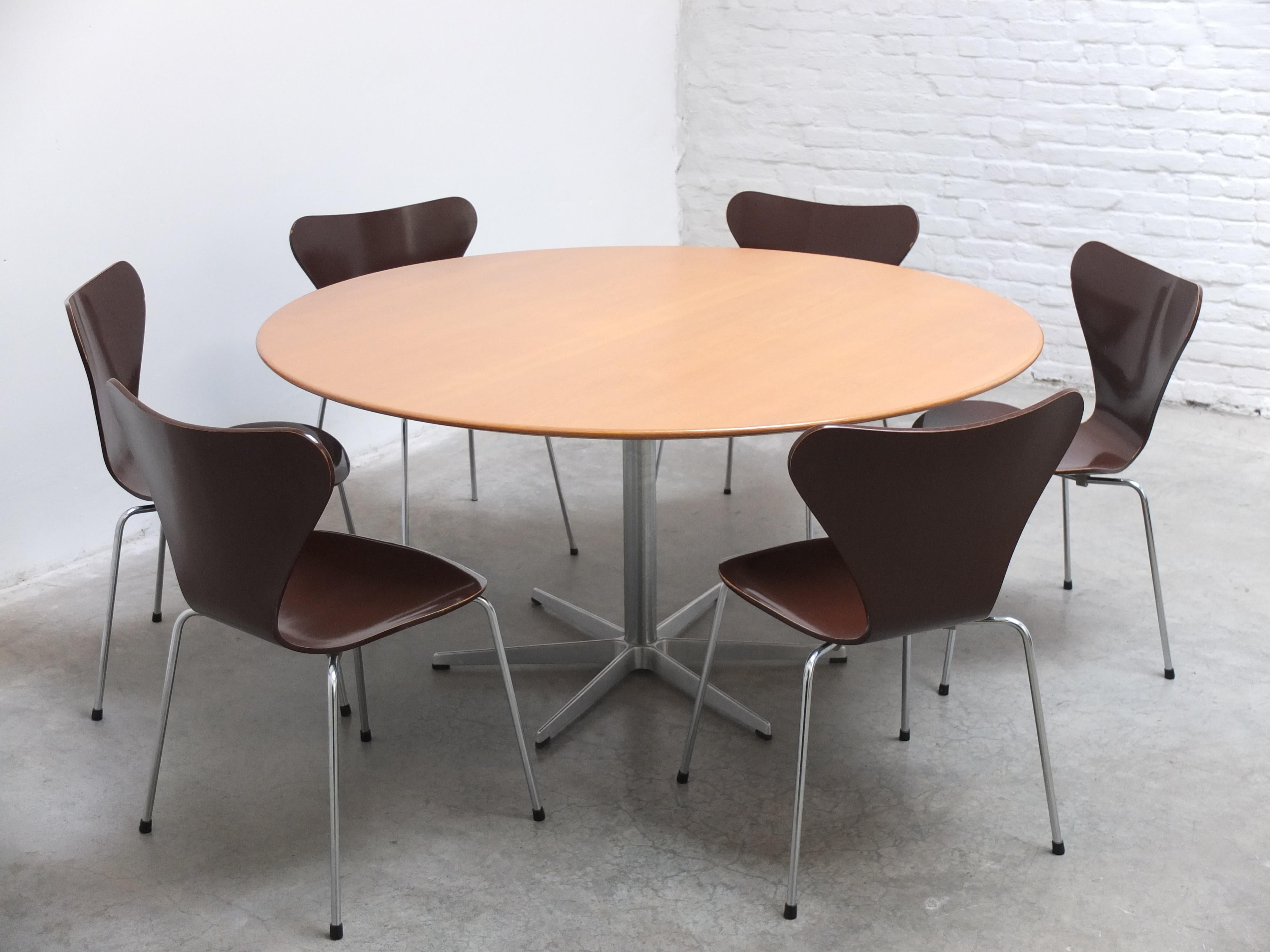 Large 'Circular' Dining Table in Oak by Arne Jacobsen for Fritz Hansen, 1966 en venta 10
