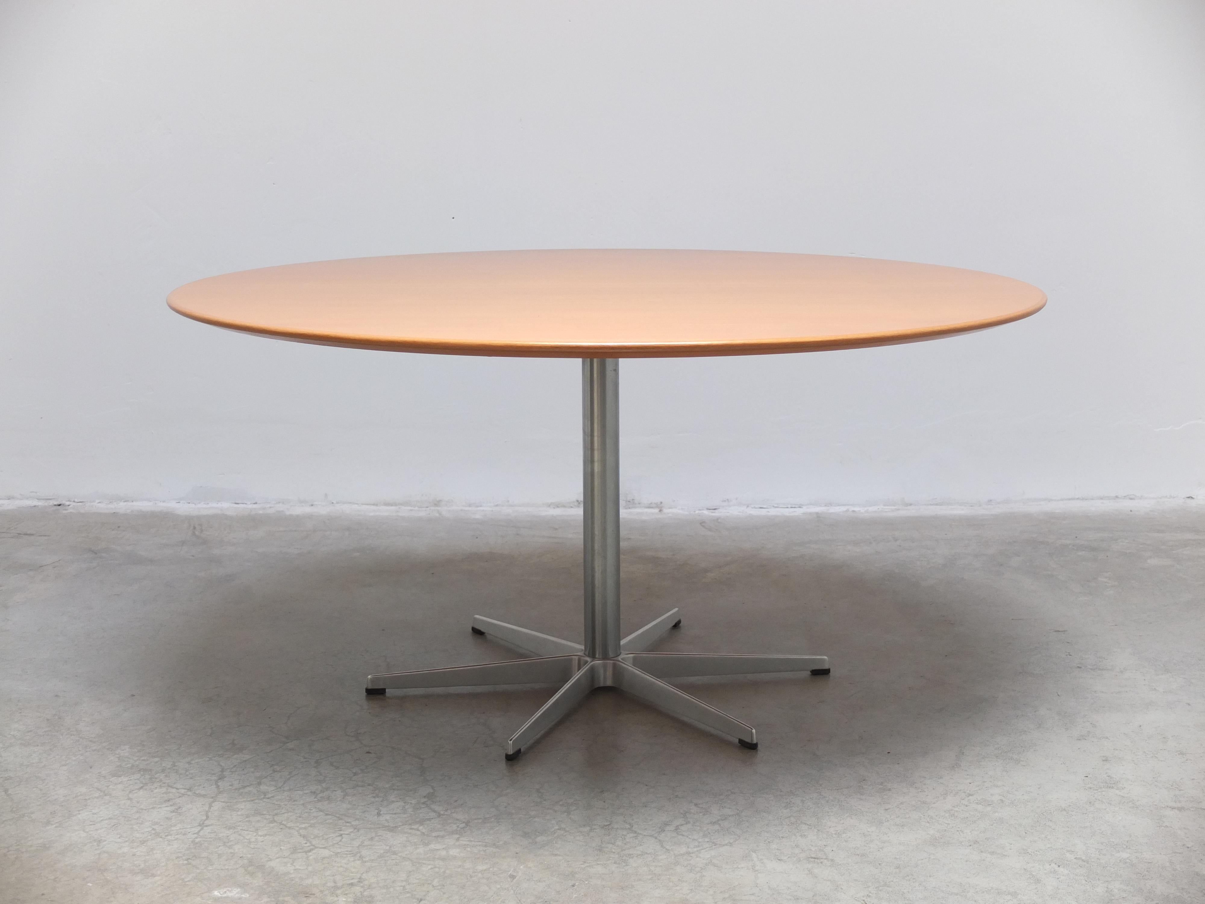 Large 'Circular' Dining Table in Oak by Arne Jacobsen for Fritz Hansen, 1966 Escandinavo moderno en venta