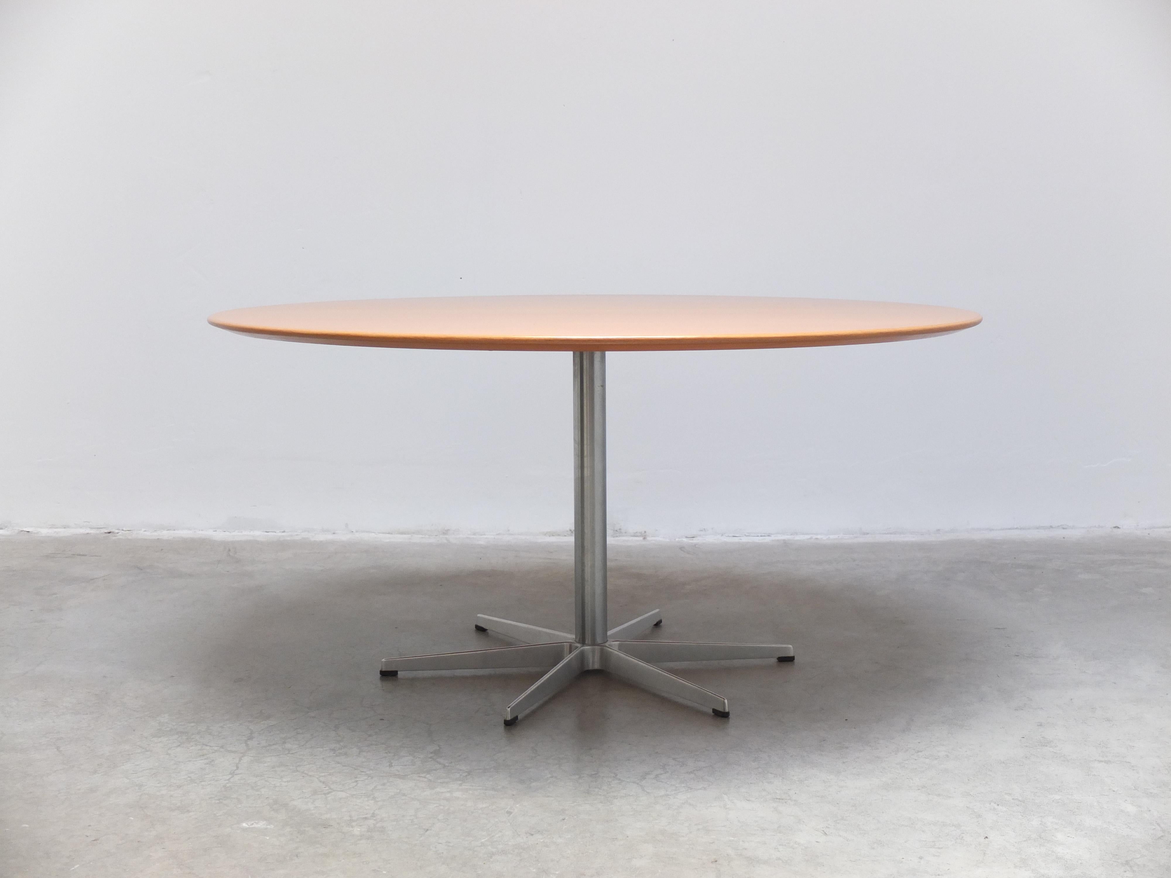 Large 'Circular' Dining Table in Oak by Arne Jacobsen for Fritz Hansen, 1966 Danés en venta
