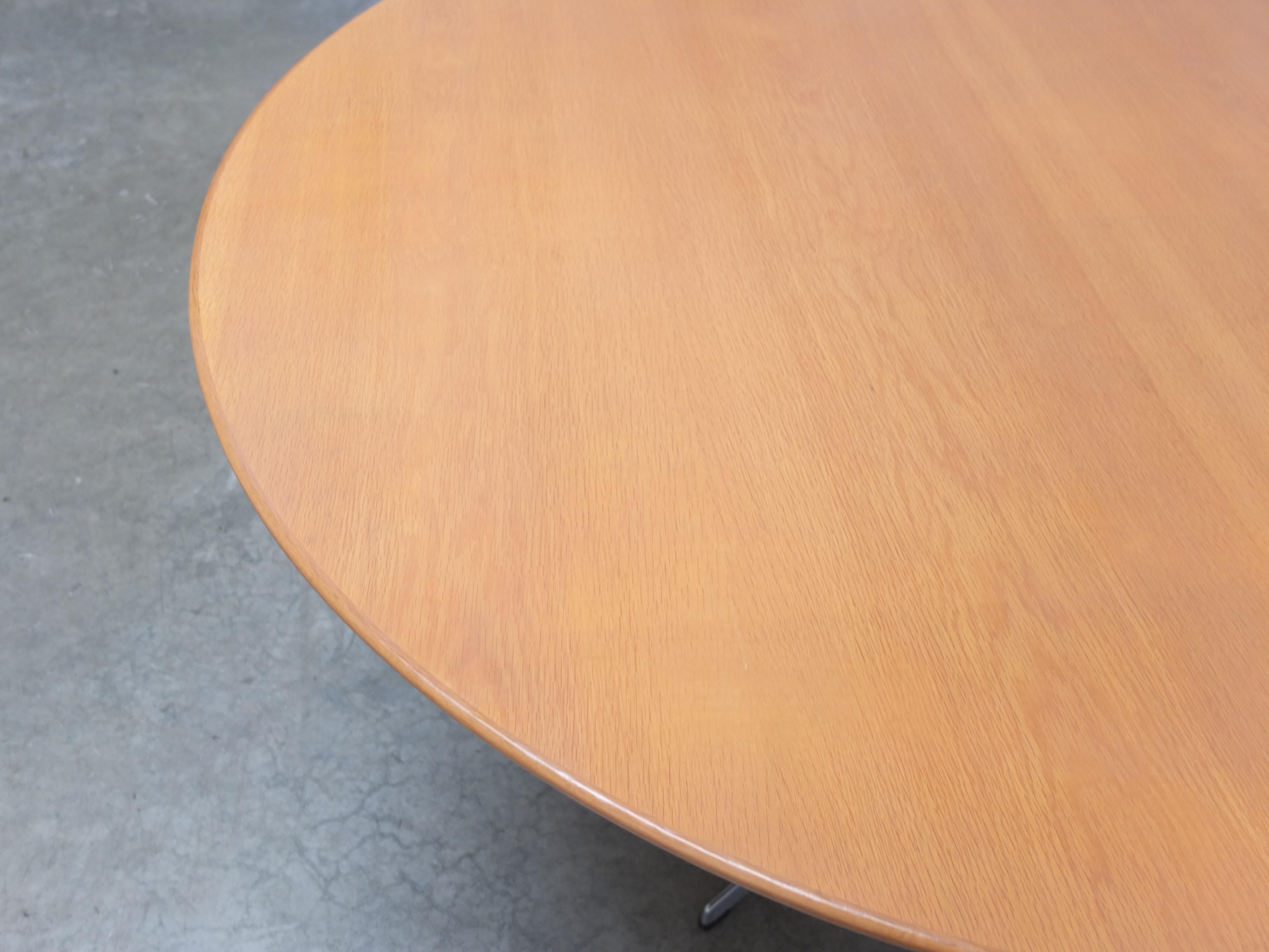 Large 'Circular' Dining Table in Oak by Arne Jacobsen for Fritz Hansen, 1966 en venta 2