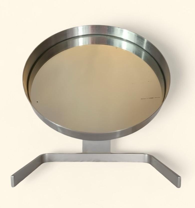 Großer runder spiegel / Psyche aus gebürstetem aluminium von Pierre Vandel (Space Age) im Angebot