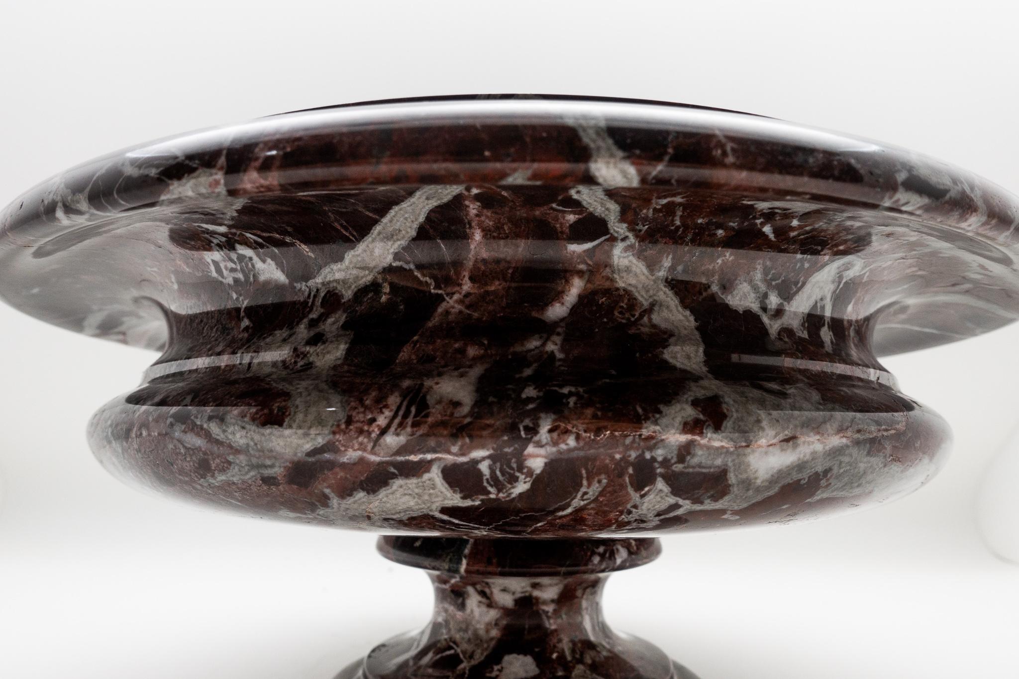 Large Circular Neoclassical Bordeaux Colored Marble Urn In Good Condition In New York, NY