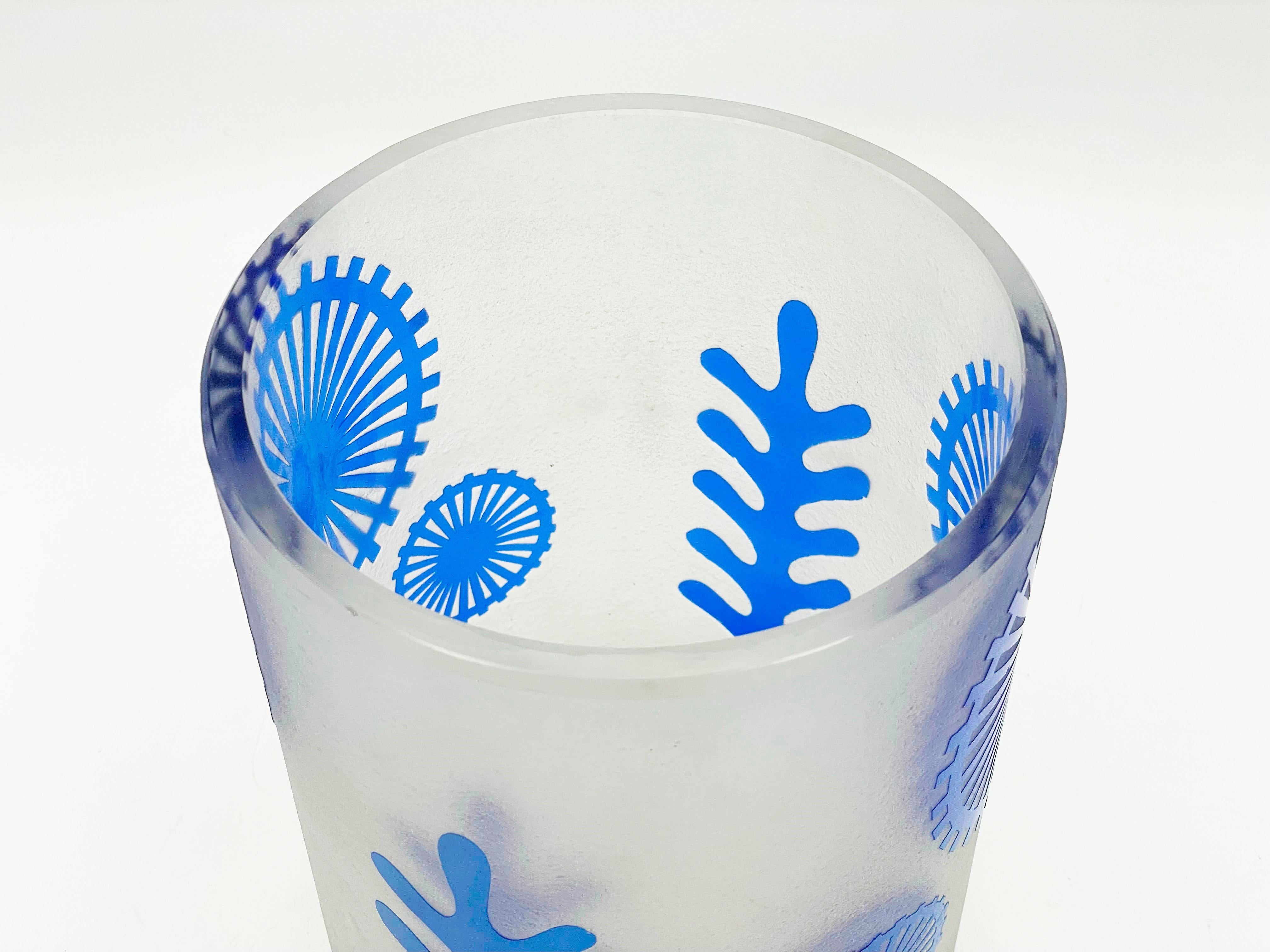 Argentine Large circular Querandi glass vase 20th century For Sale