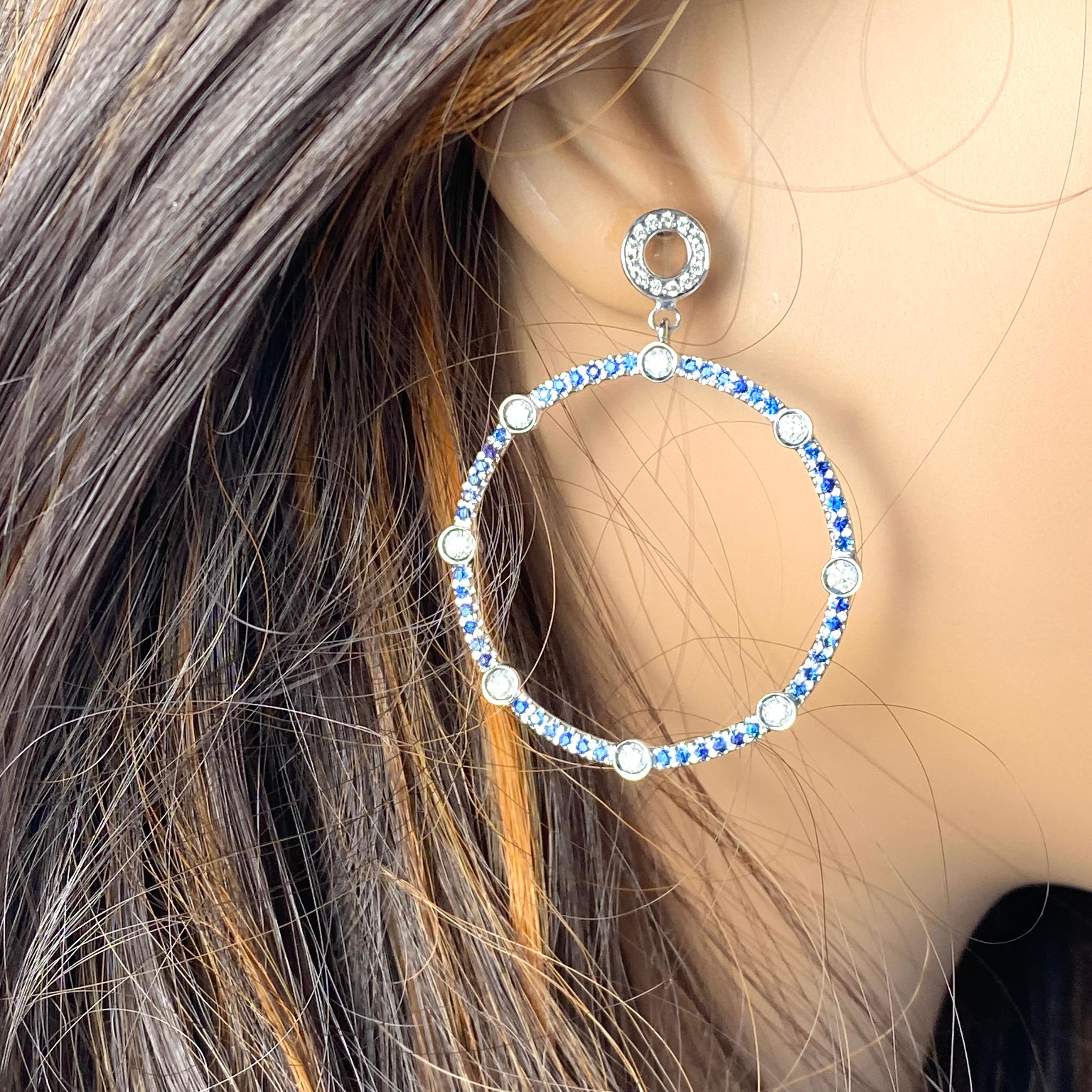 Große runde Saphir-Diamant-Ohrringe aus 3,75 Karat Weißgold 2 Zoll lang  Damen im Angebot