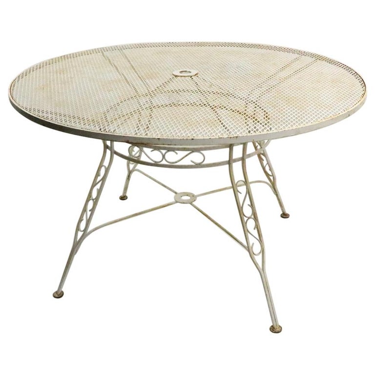 Large Circular Wrought Iron Garden Patio Table Attributed To Woodard At 1stdibs Large Circular Wrought Iron Garden, Circular Patio Table
