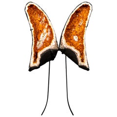 Gran Geoda de Citrino Alas de Mariposa con Druzy Naranja Profundo e Inclusión de Calcita
