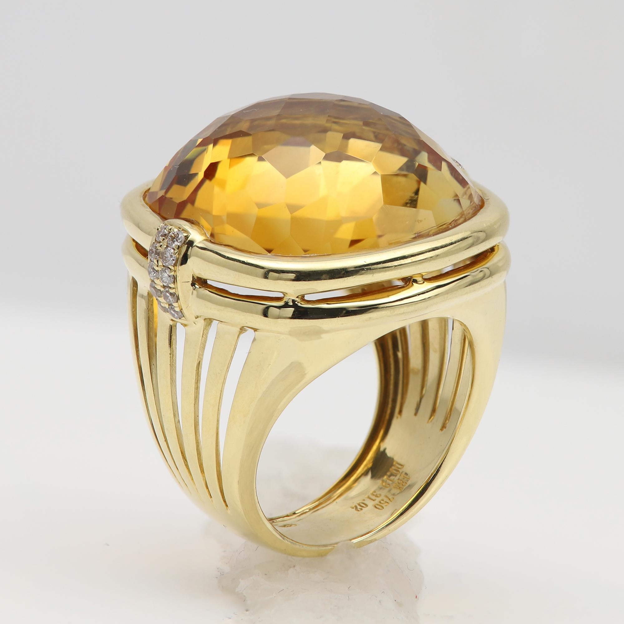 Gran Anillo de Citrino Declaración de Cóctel Oro de 18 Kilates Piedra Natural Amarilla Corte cojín en venta