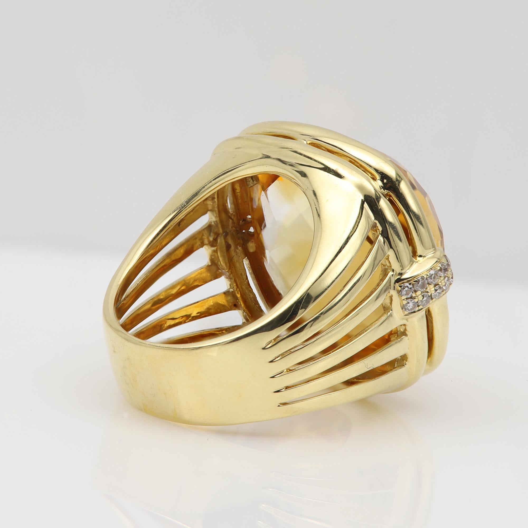 Gran Anillo de Citrino Declaración de Cóctel Oro de 18 Kilates Piedra Natural Amarilla en venta 3