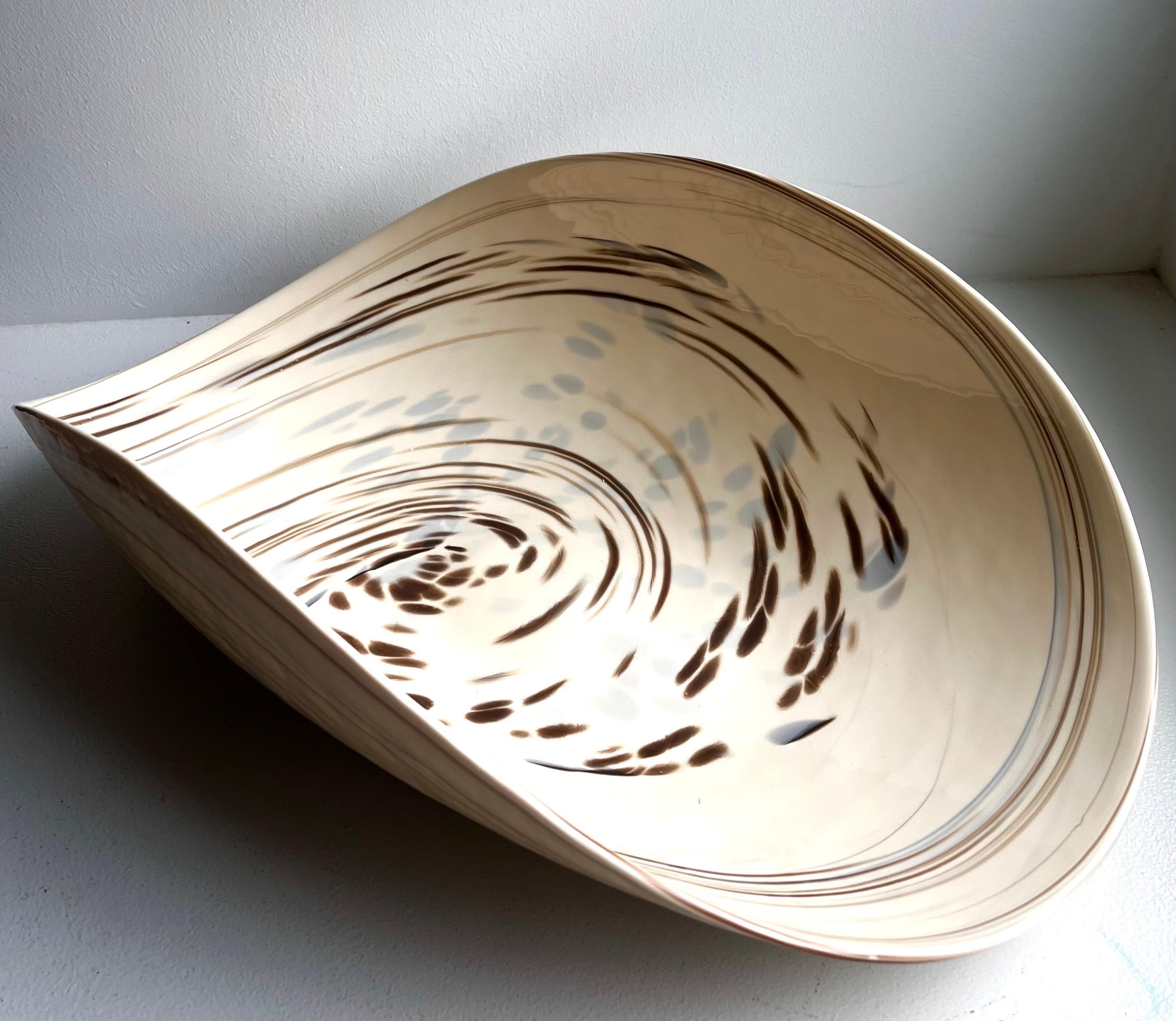 Postmoderne Grand centre de table en verre d'art italien à coquille de palourde, vers 1980 en vente