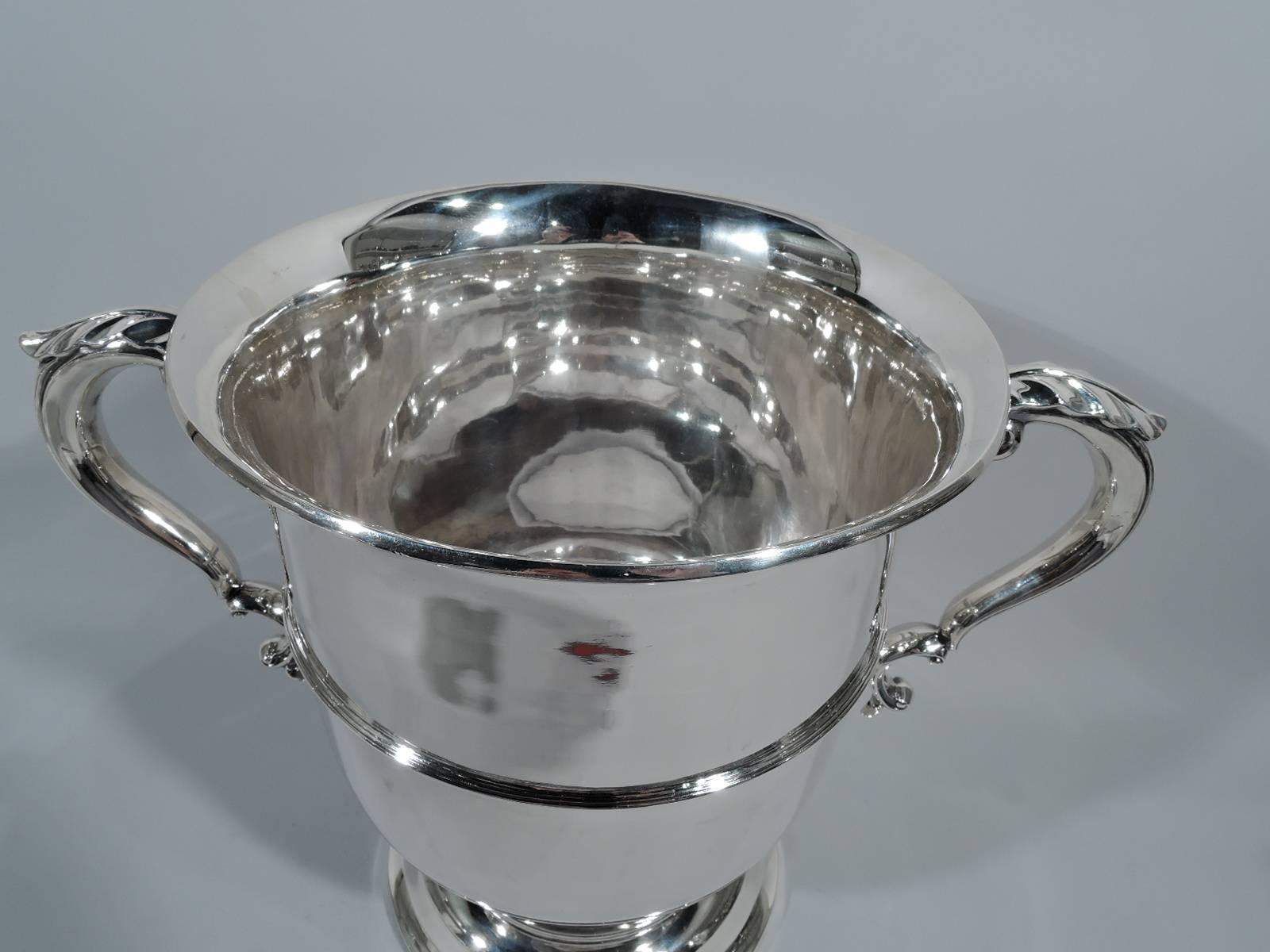 Large Classic English Edwardian Sterling Silver Trophy Cup In Excellent Condition In New York, NY