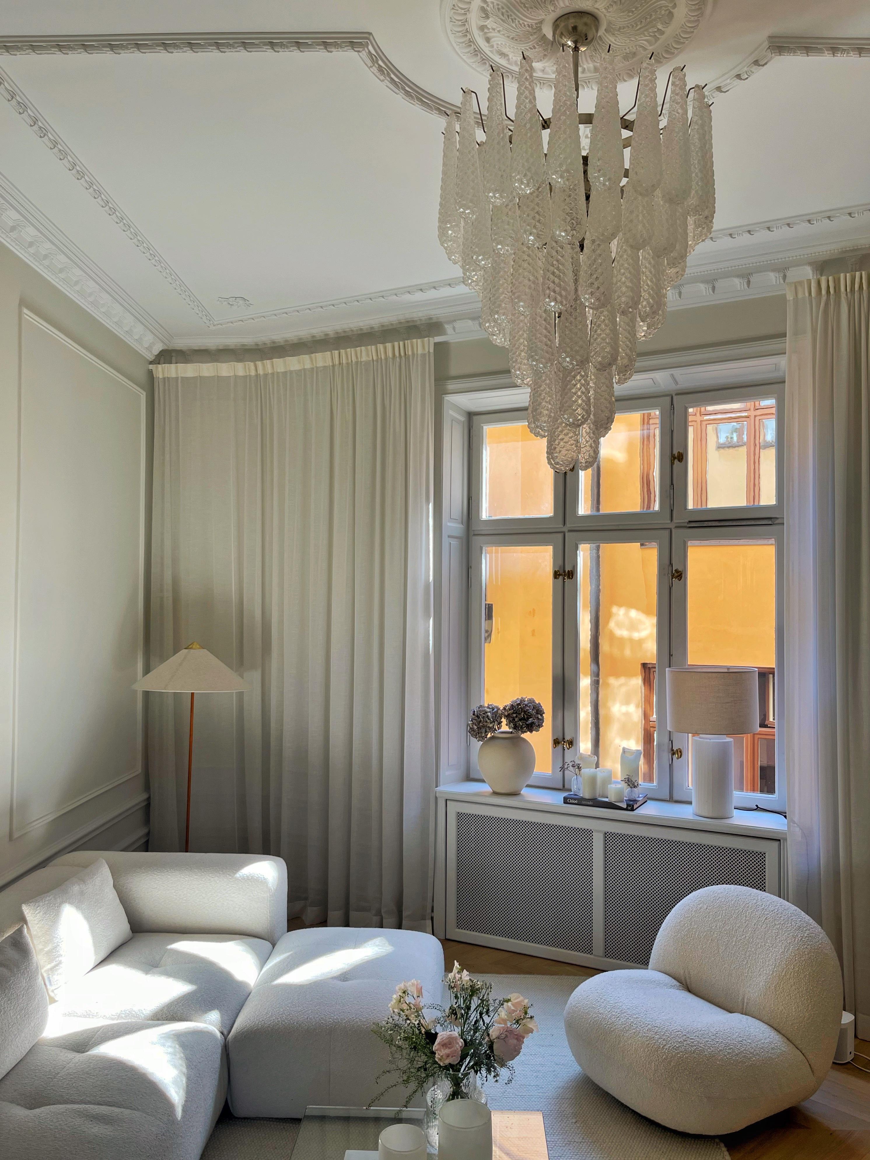 Mid-Century Modern Large Classic Murano Chandelier in the of style of Venini. For Sale