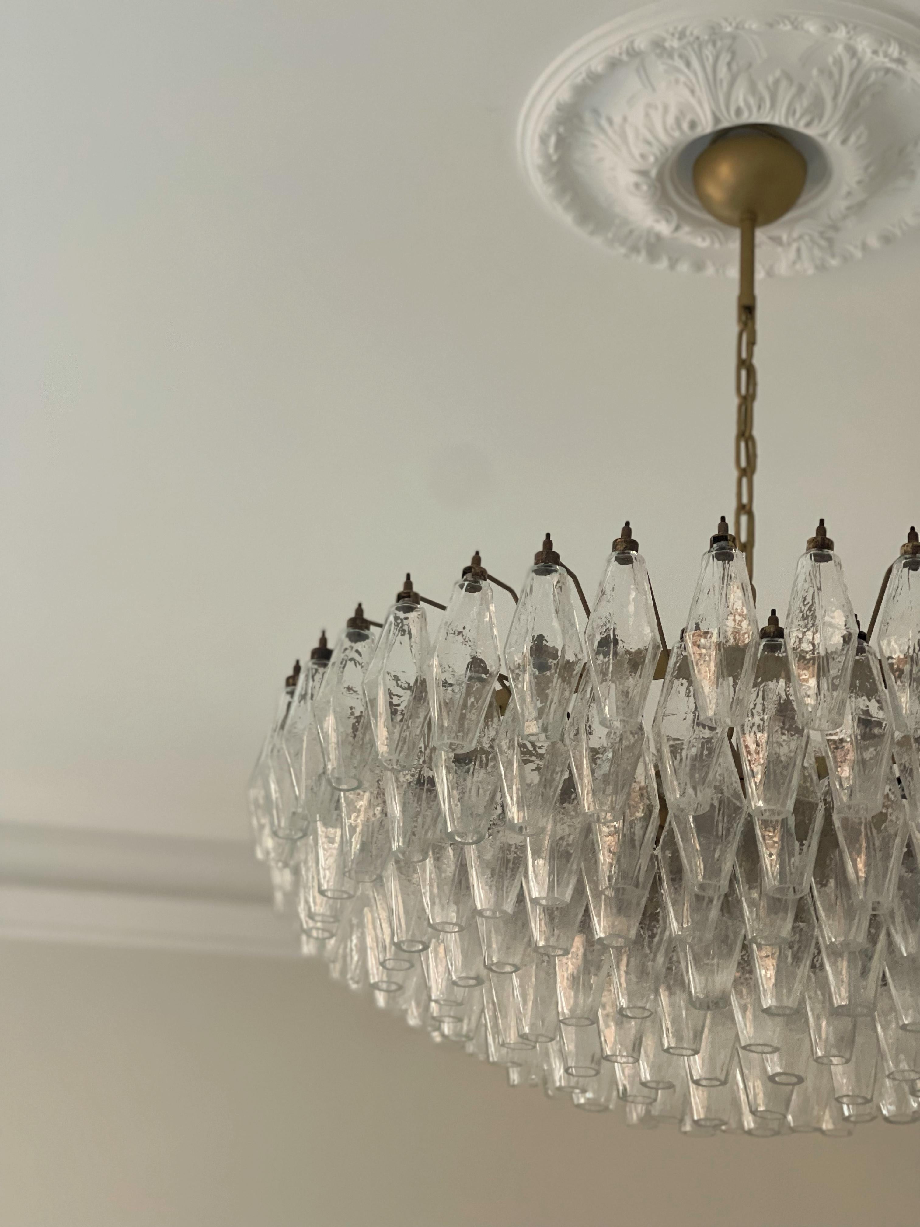 Fine XX secolo Grande lampadario classico di Murano nello stile di Carlo Scarpa. Prismi poliedrici.