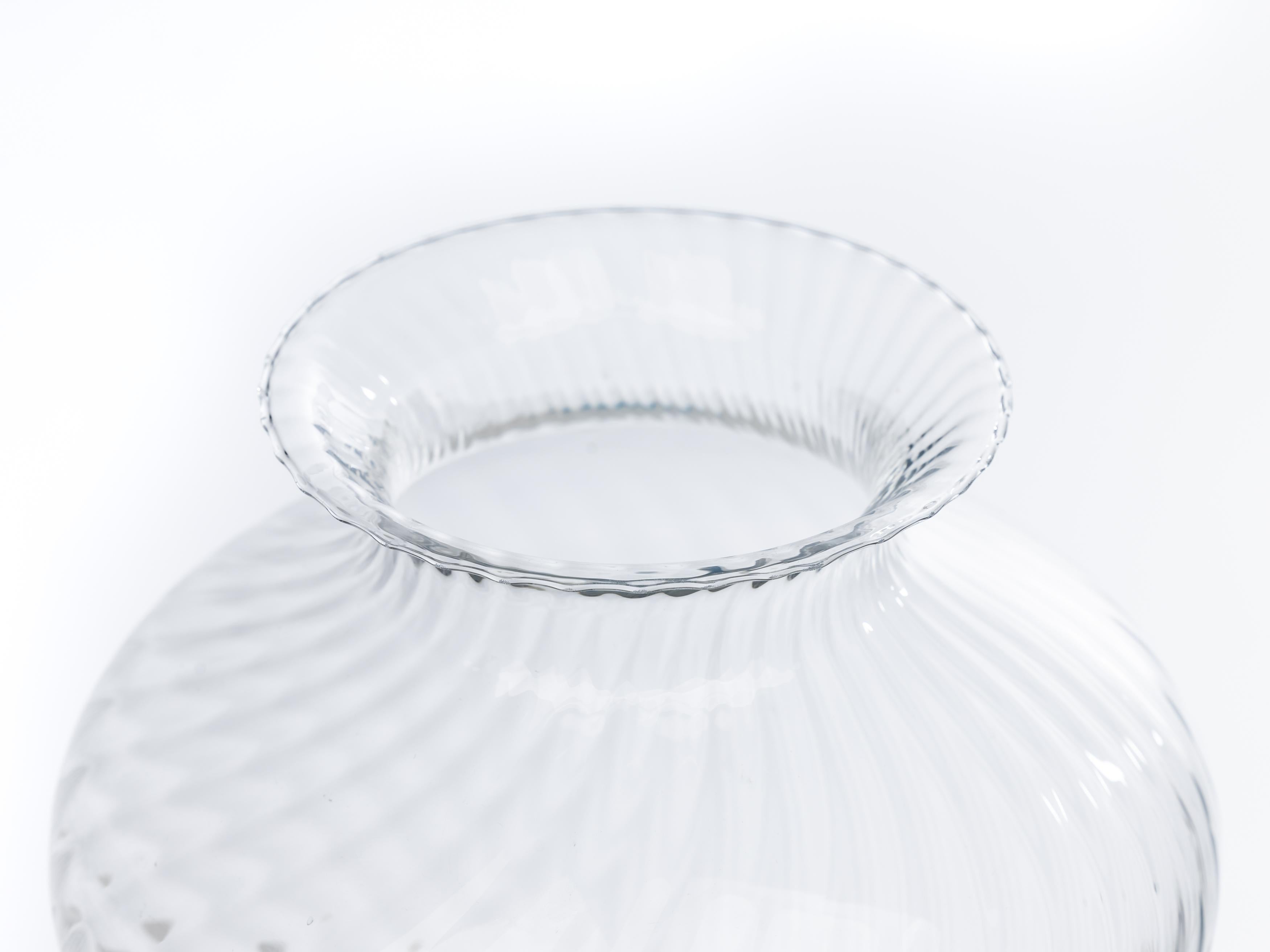 Mid-Century moderno Grande vaso classico in vetro di Murano, bicolore, anni '60, Murano Italia in vendita