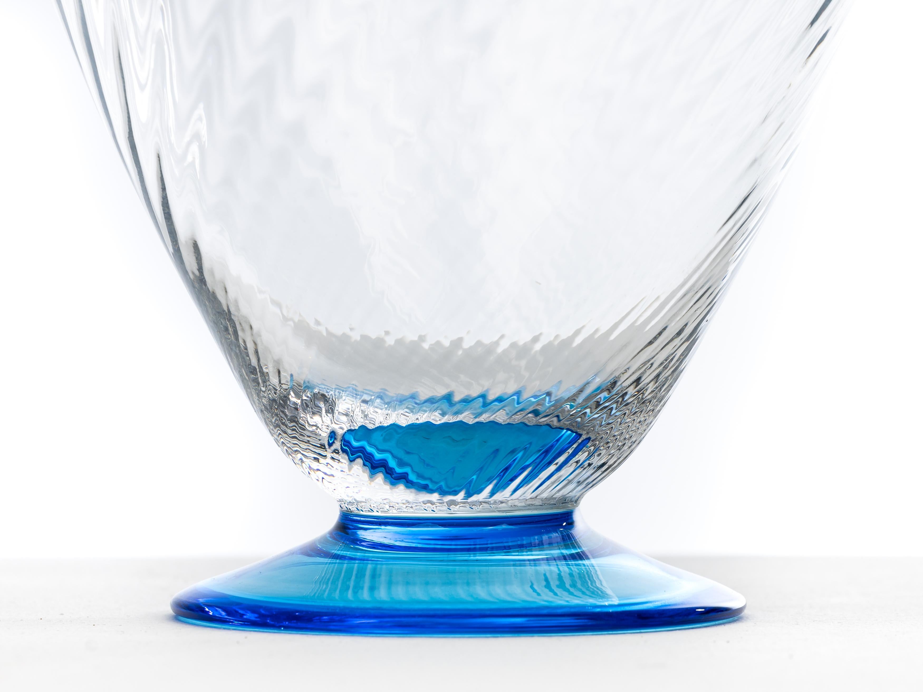 Italiano Grande vaso classico in vetro di Murano, bicolore, anni '60, Murano Italia in vendita
