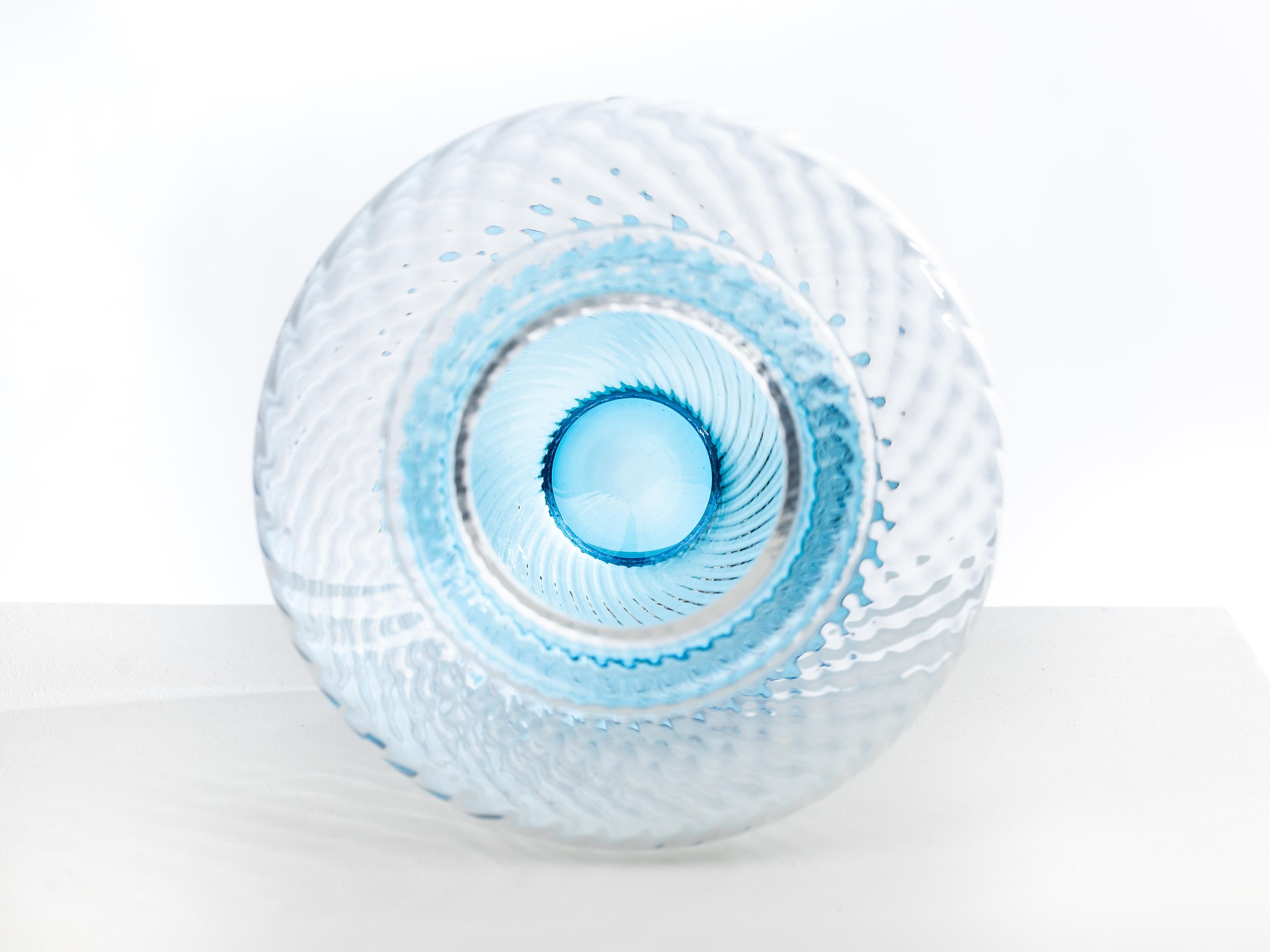 Fatto a mano Grande vaso classico in vetro di Murano, bicolore, anni '60, Murano Italia in vendita