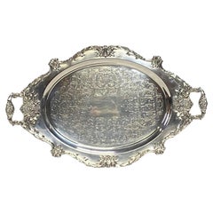 Grand plateau de service de style classique en argent Wallace sur pied