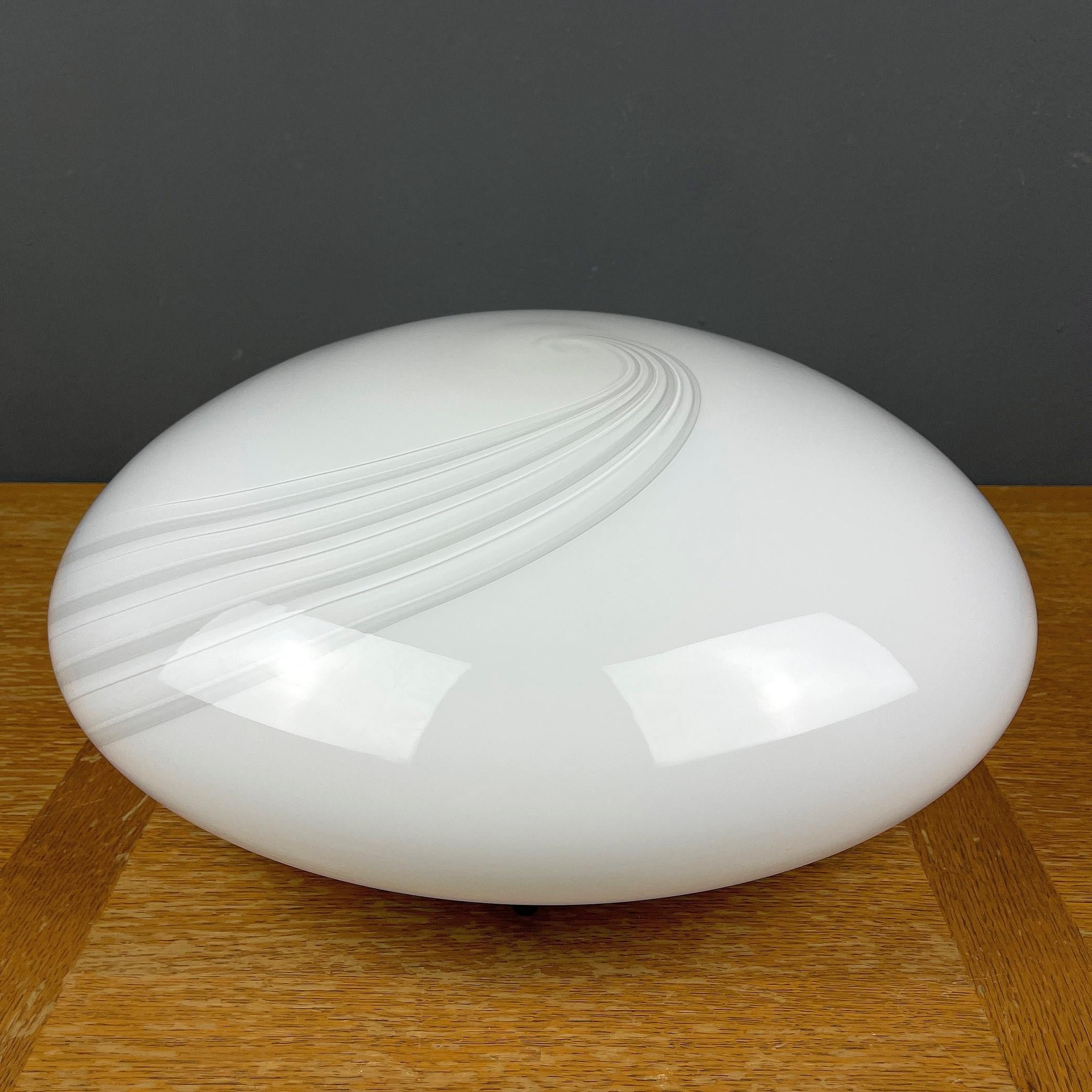Mid-Century moderno Lampada da soffitto o da parete in vetro di murano a volute classiche di grandi dimensioni Italia anni '70 in vendita