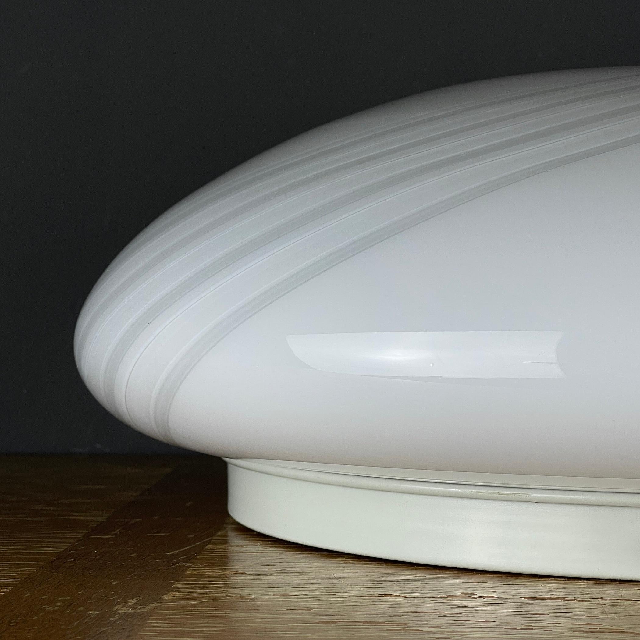 Lampada da soffitto o da parete in vetro di murano a volute classiche di grandi dimensioni Italia anni '70 In condizioni buone in vendita a Miklavž Pri Taboru, SI