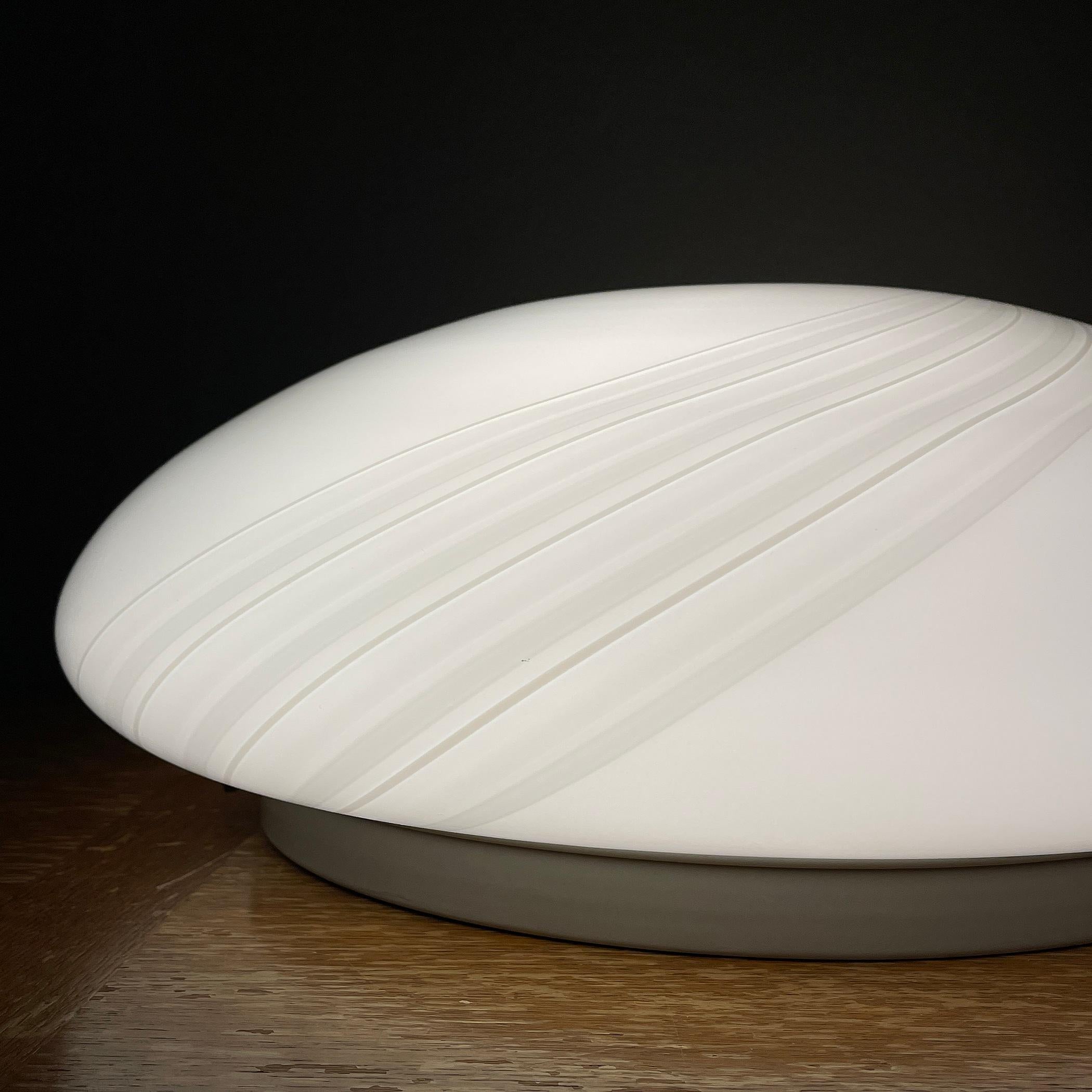 XX secolo Lampada da soffitto o da parete in vetro di murano a volute classiche di grandi dimensioni Italia anni '70 in vendita