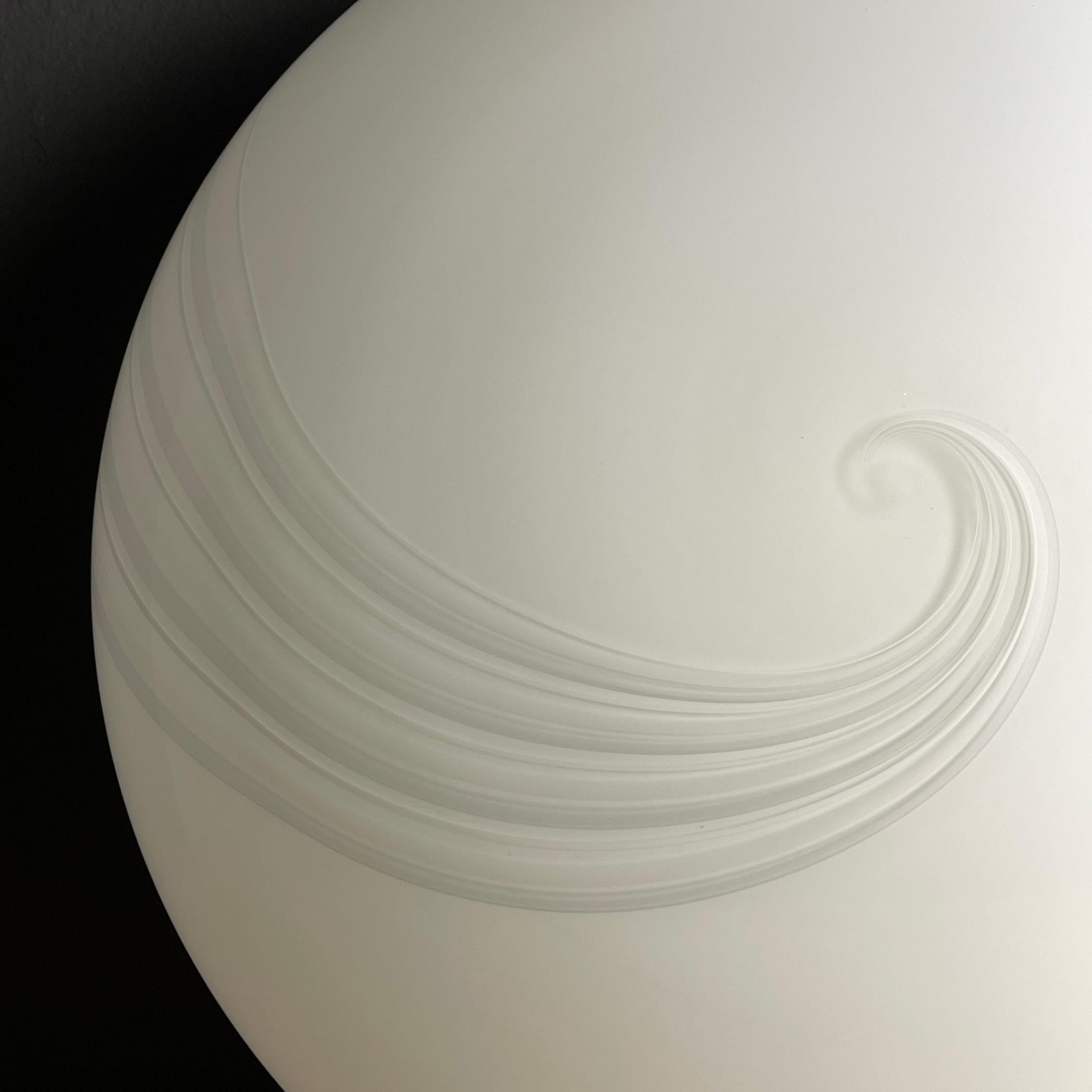 Lampada da soffitto o da parete in vetro di murano a volute classiche di grandi dimensioni Italia anni '70 in vendita 2