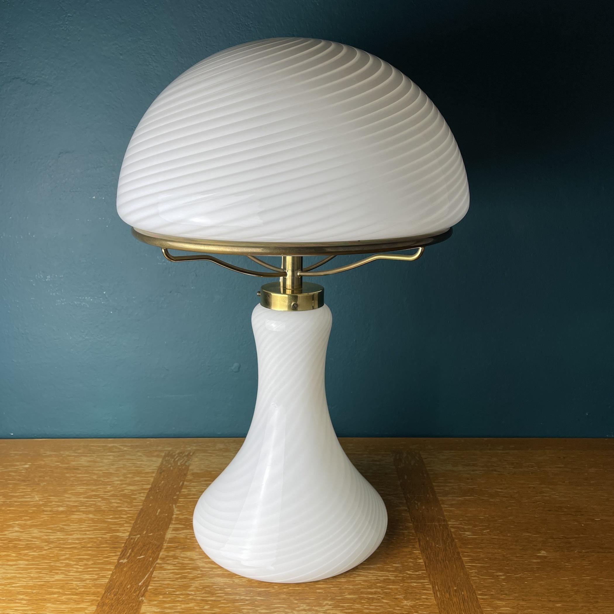 Large Classic Swirl Murano Table Lamp Mushroom Italy 1970s For Sale 5