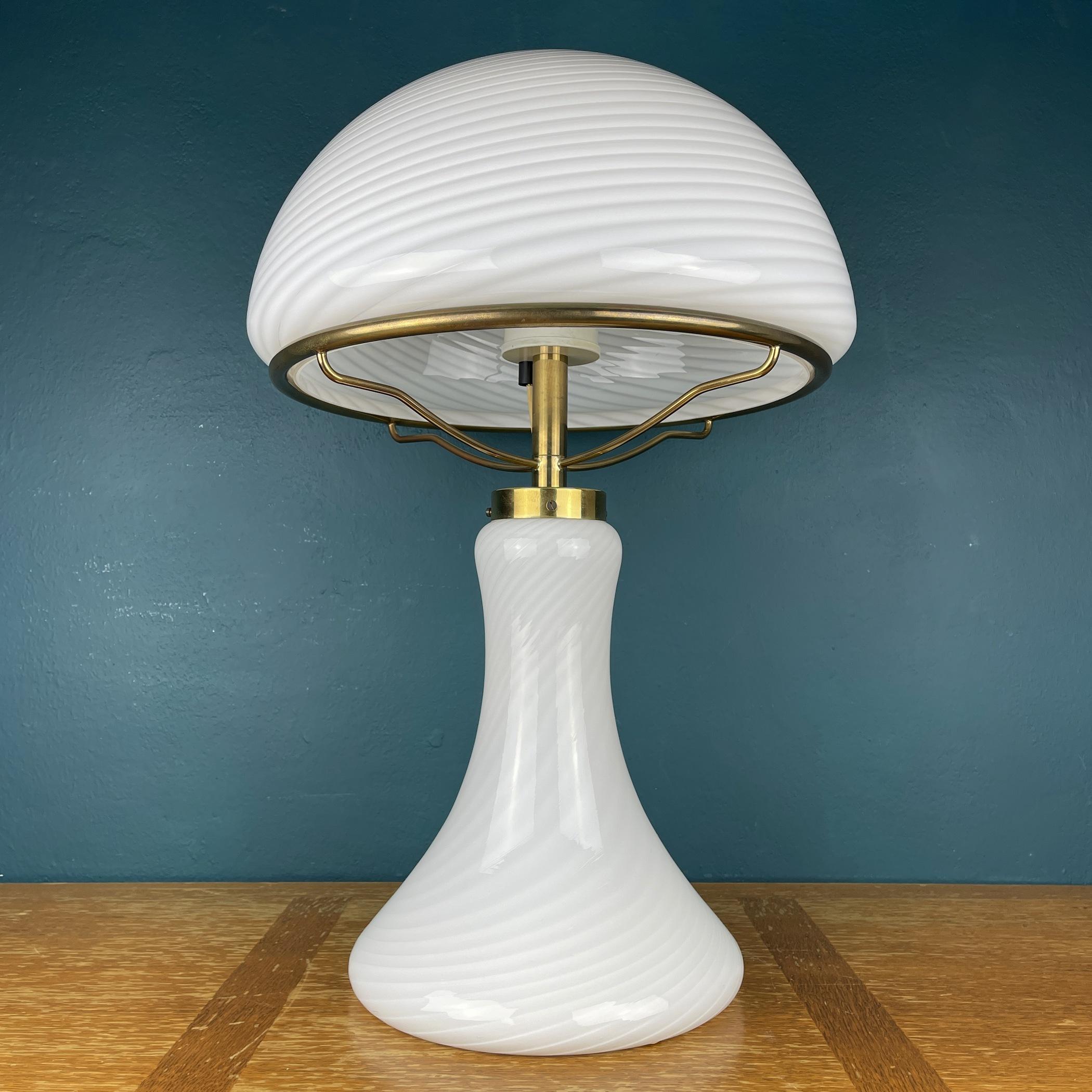 Mid-Century Modern Large Classic Swirl Murano Table Lamp Mushroom Italy 1970s For Sale