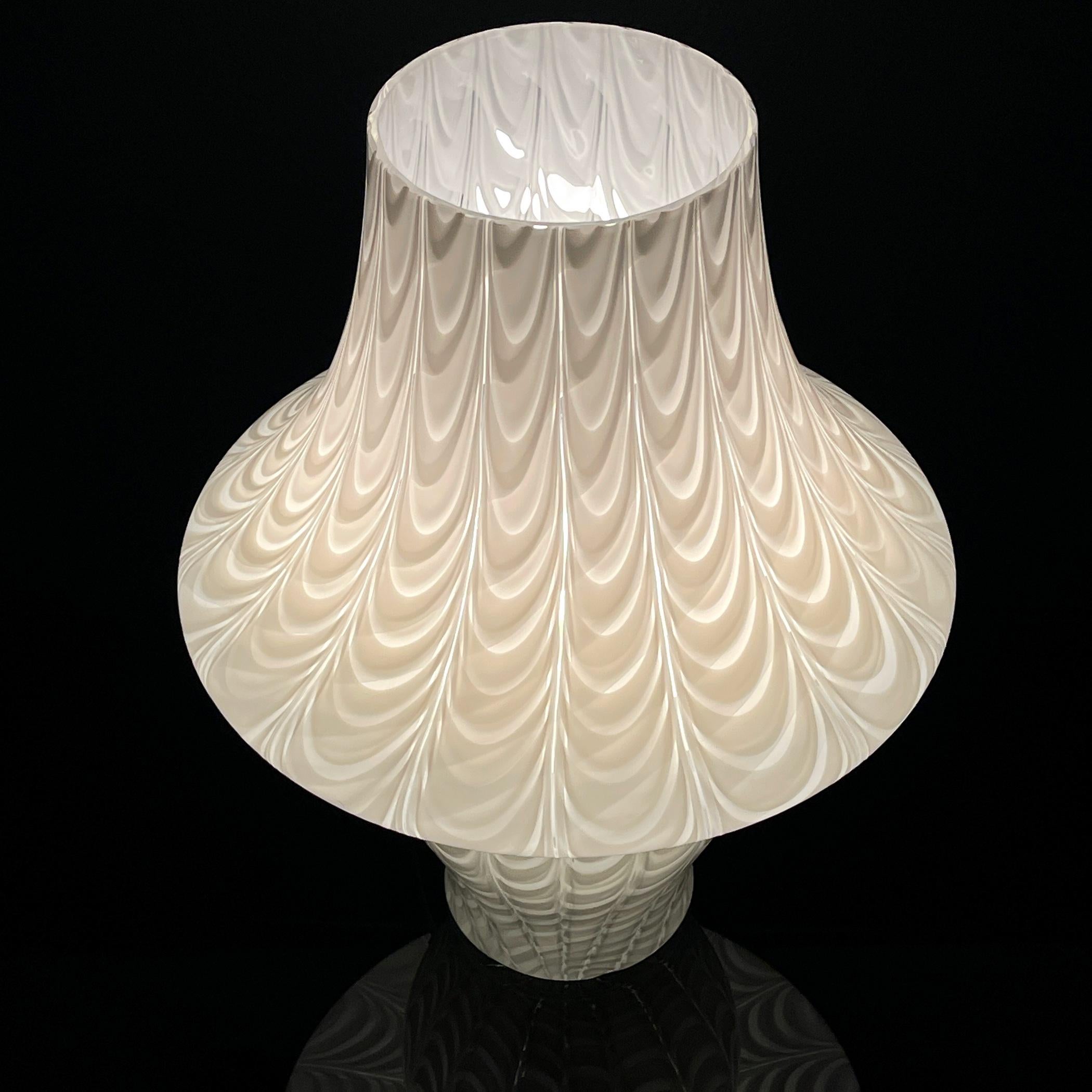 Large Classic white murano table lamp Mushroom Italy 1970s  For Sale 3