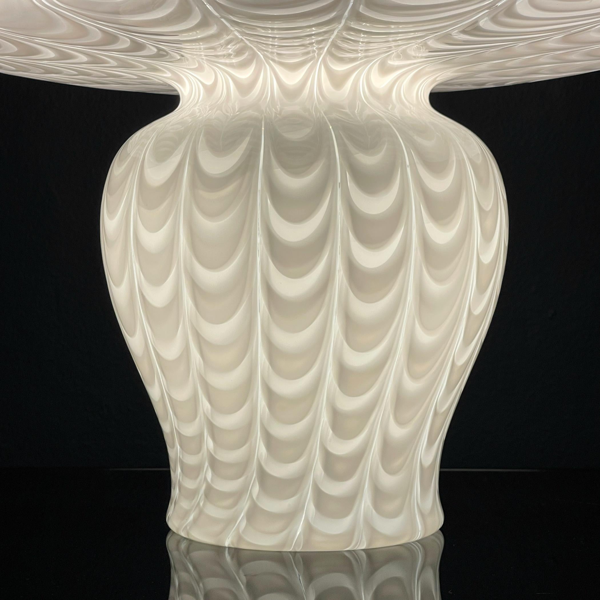 Large Classic white murano table lamp Mushroom Italy 1970s  For Sale 4