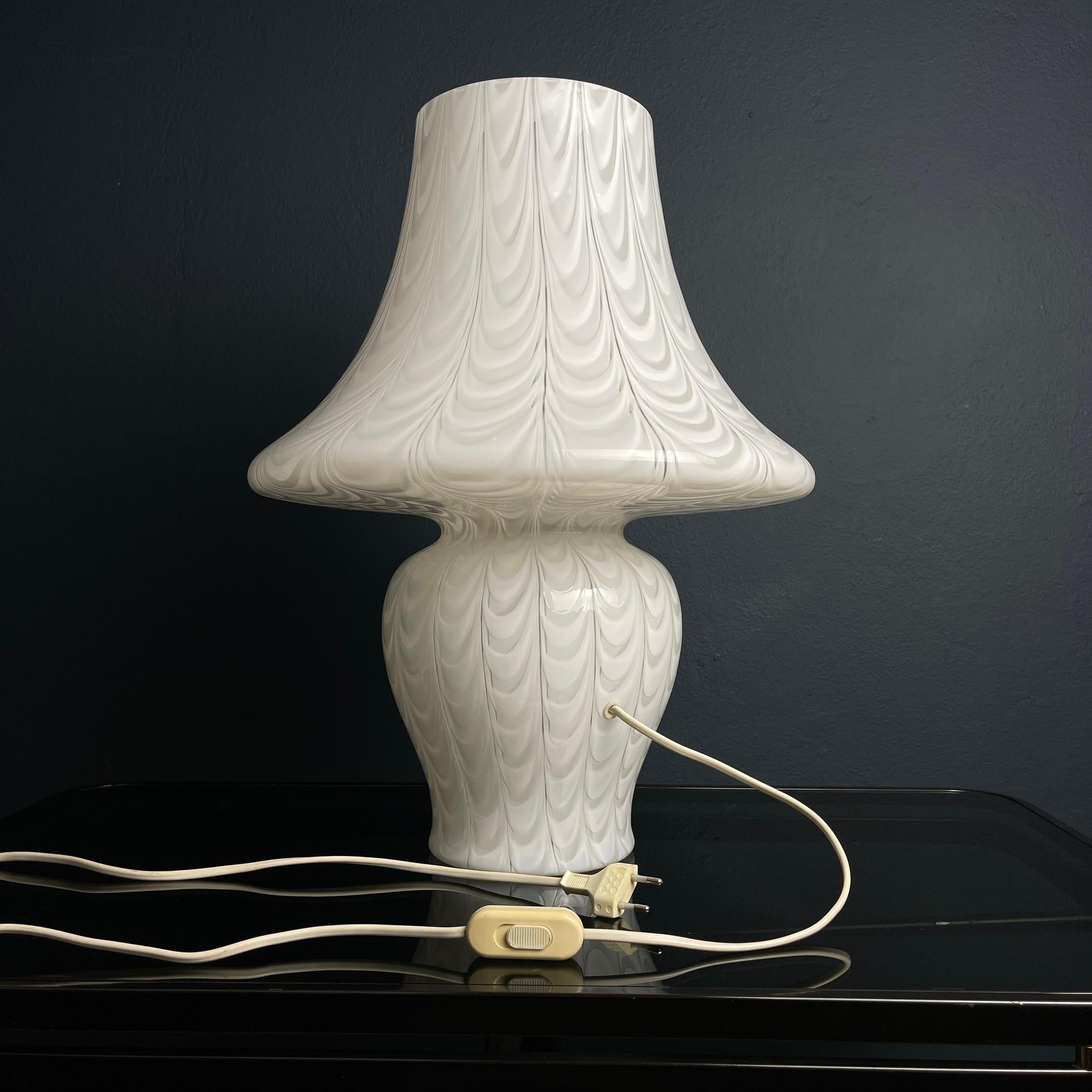 Large Classic white murano table lamp Mushroom Italy 1970s  For Sale 1